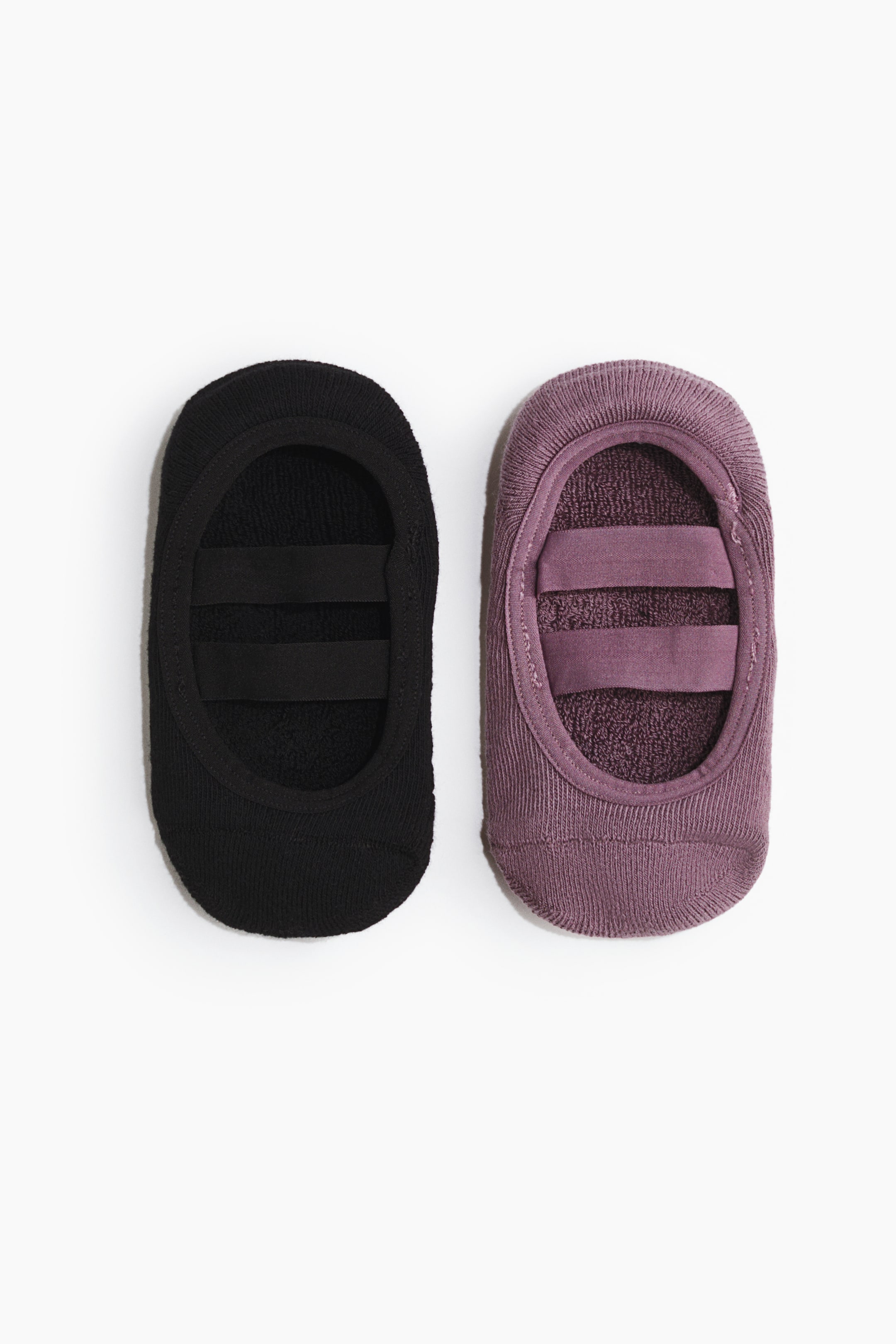 Visualizza l'immagine ingrandita: Le calze da ballo a taglio basso sono presentate di fronte, con un calzino nero a sinistra e un calzino viola a destra. Ogni calzino presenta una texture a maglia fine, un bordo elasticizzato all’apertura e due cinturini elasticizzati che si incrociano sul dorso del piede.