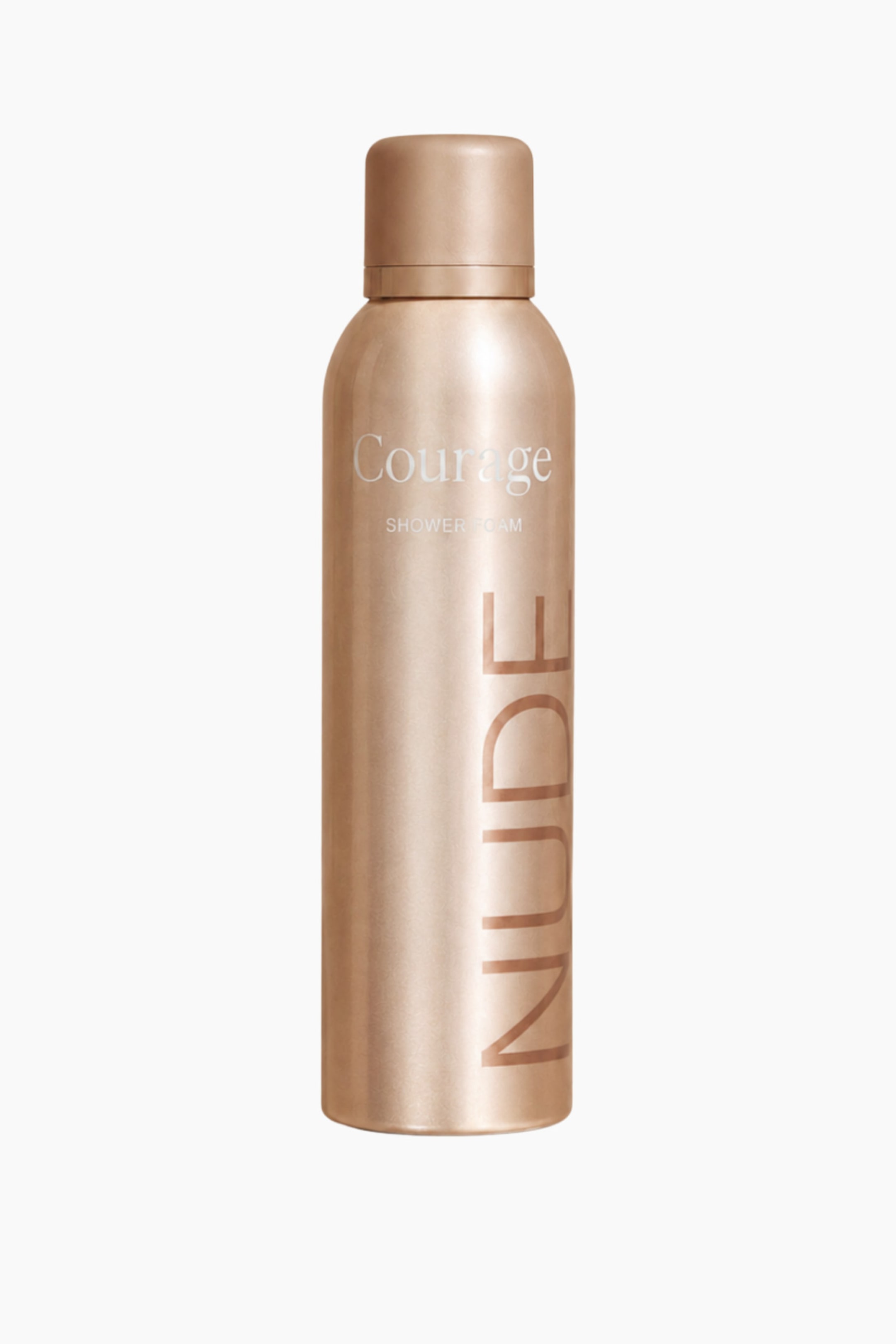 Vis større bilde: En rosegull metallisk sprayboks står oppreist, med en matchende hette og teksten "Courage Shower Foam" horisontalt nær toppen, med "NUDE" trykt vertikalt langs høyre side.