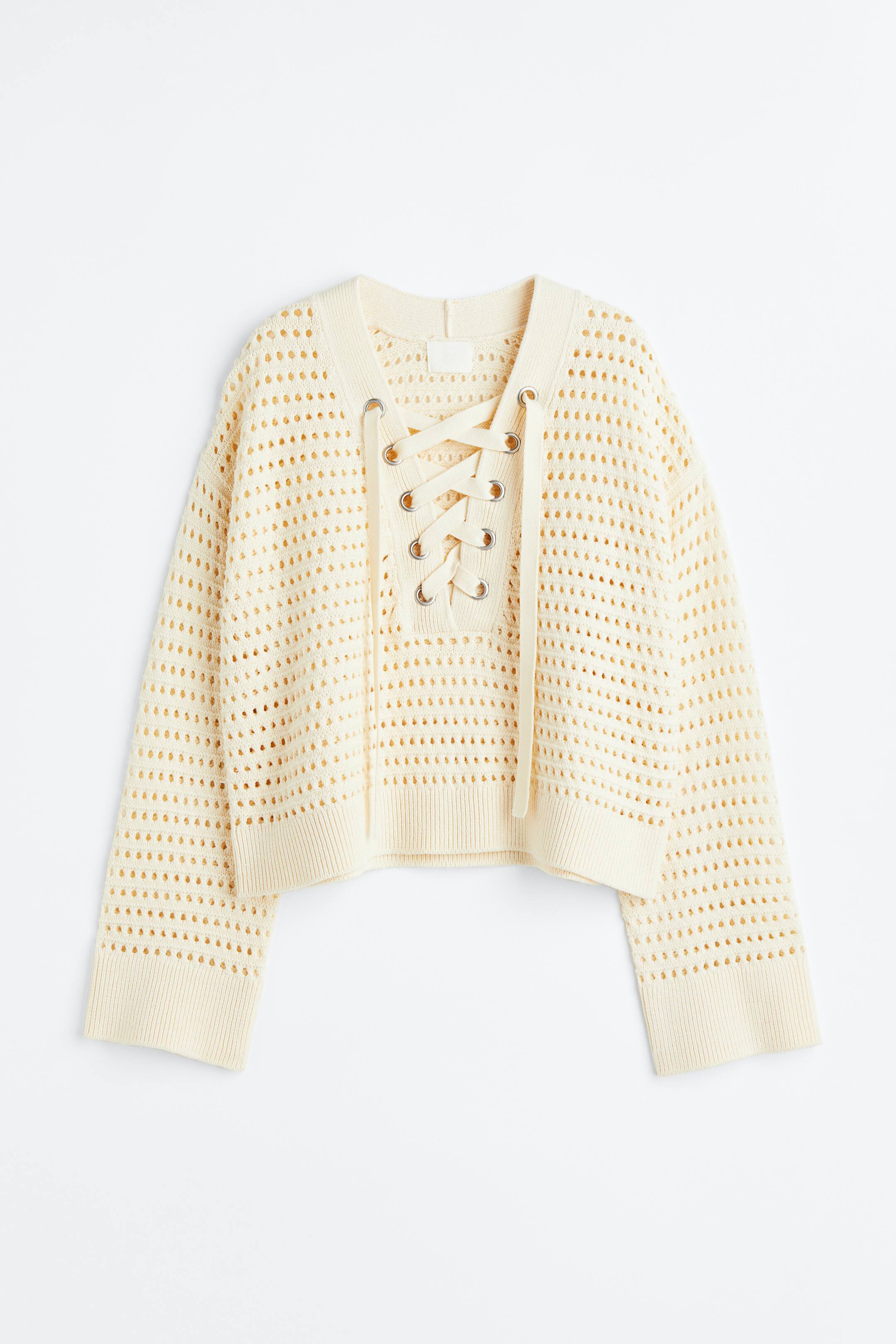 Xem ảnh lớn hơn: Áo jumper dệt kim đục lỗ đan dây - Màu kem - Ladies | H&M VN 1