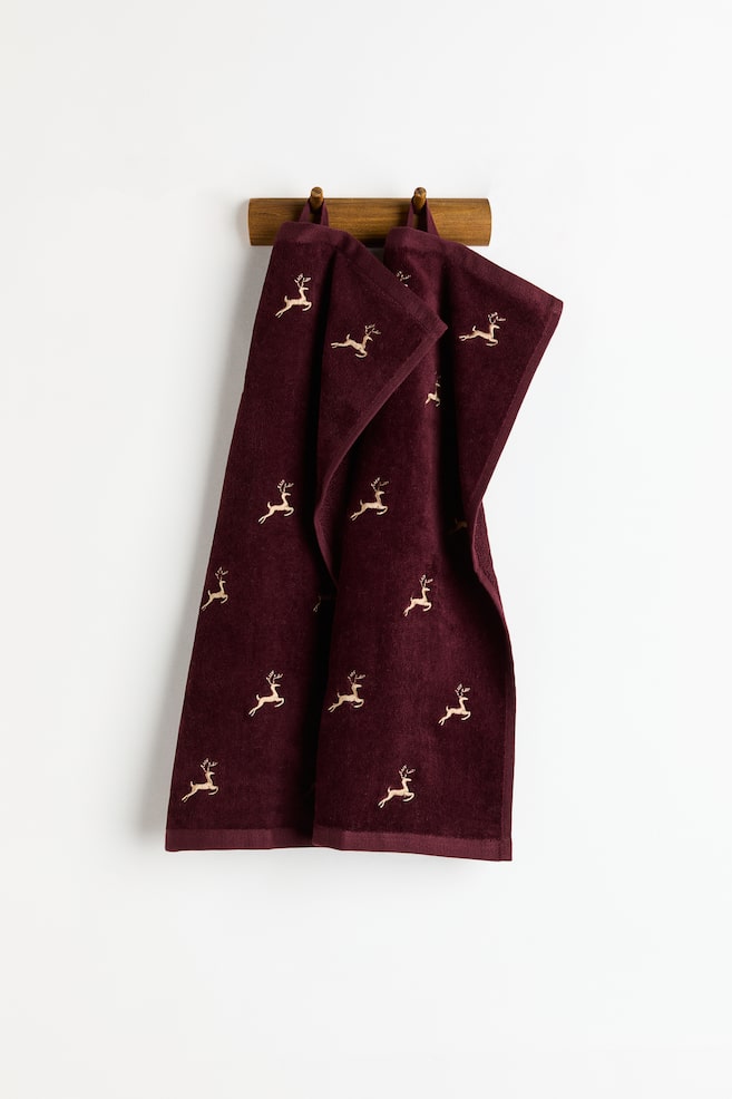 2-pack embroidered guest towels - Burgundy/Reindeer/Dark green/Spruces - 1