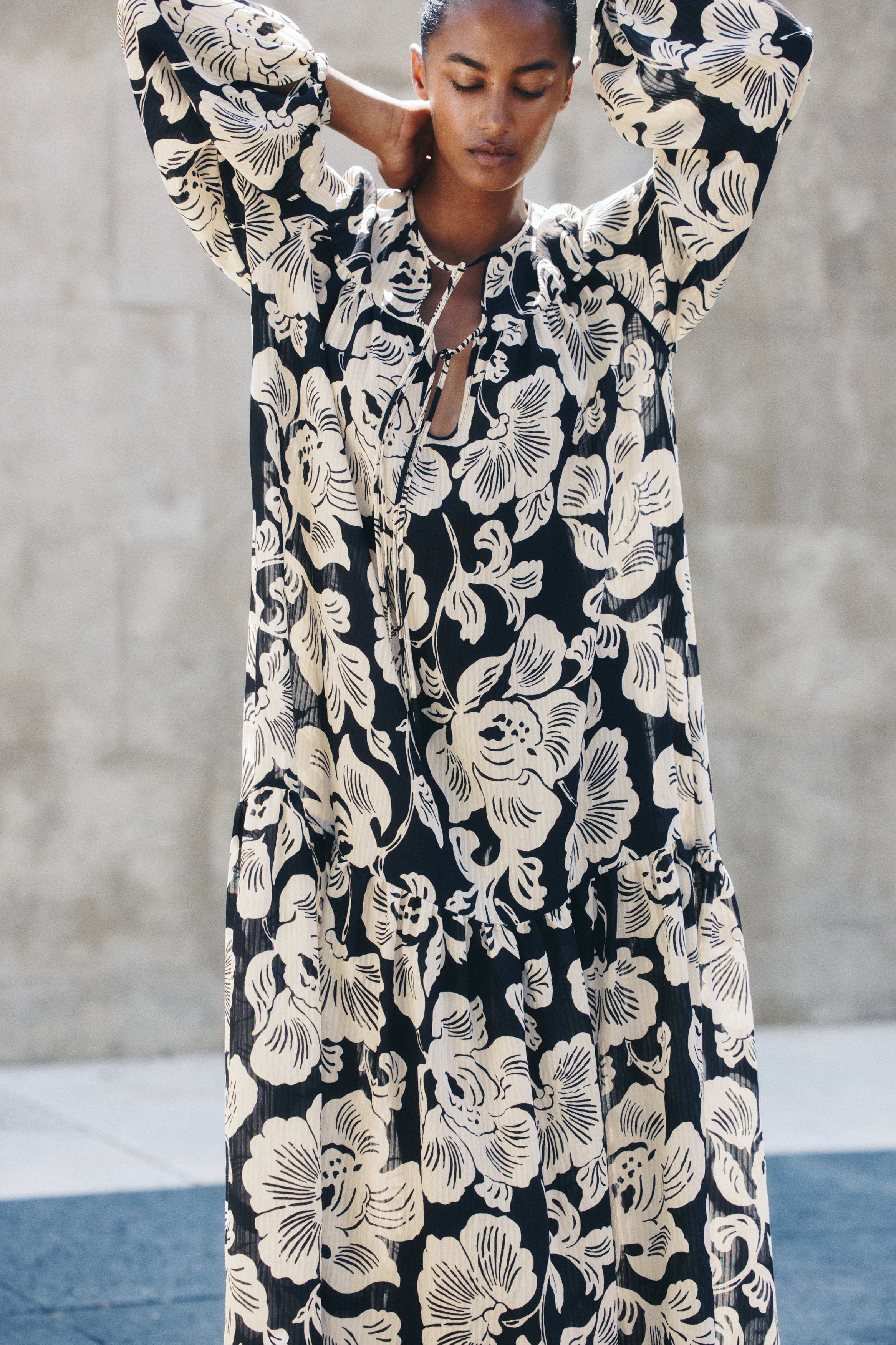 Robe H&M Fleurie Gris Et Rose - Taille 158 (enfants/ados), été, Manches Courtes, Comme Neuve (occasion Très Bon état)