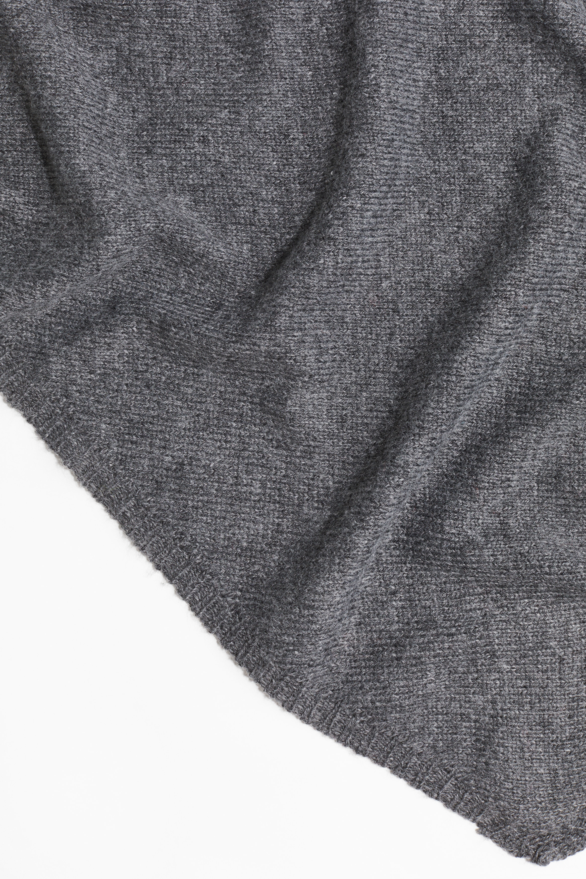 Fine-knit scarf