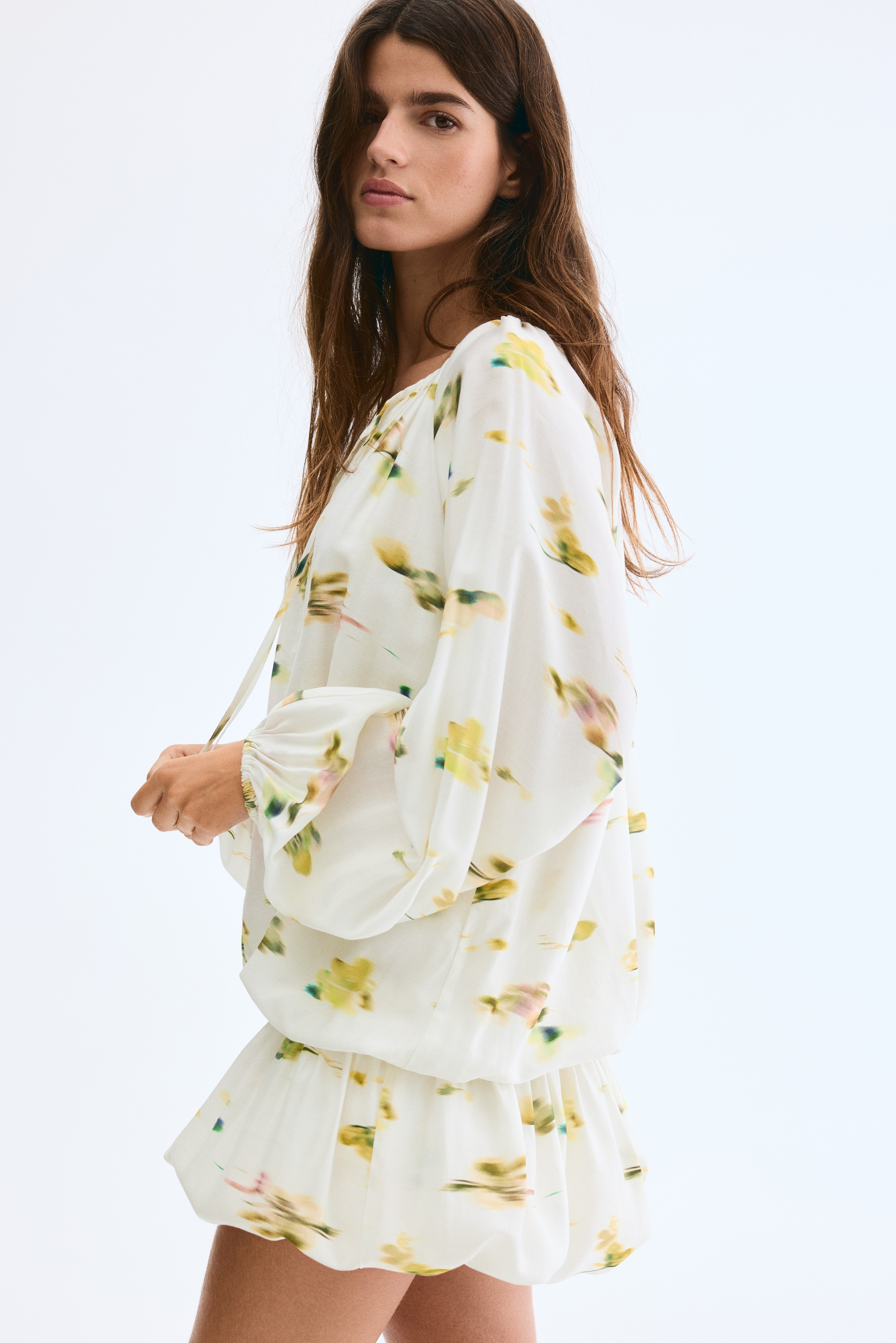 Vestido con bastilla abombada - Blanco/Diseño/Blanco/Floreado