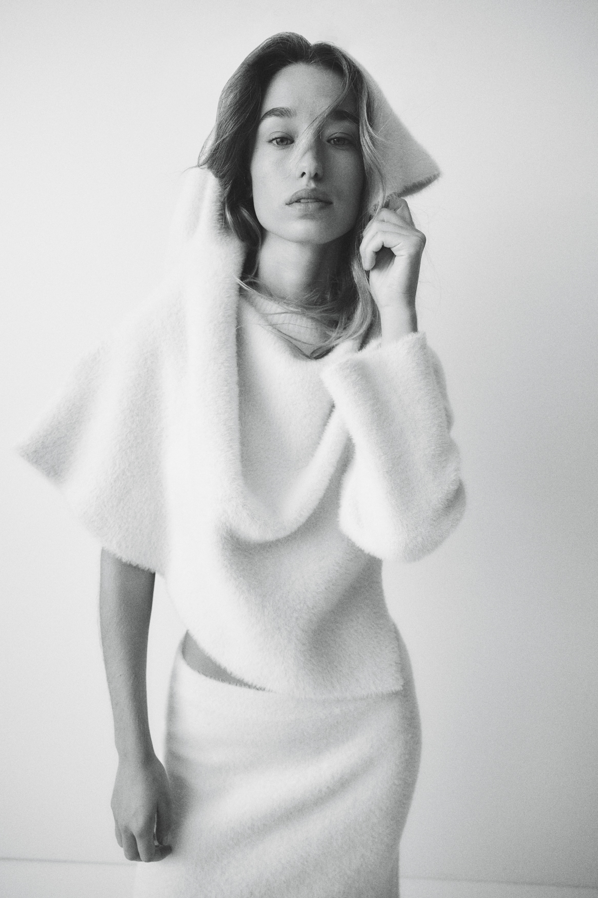 Femme - Fuzzy-knit jumper Crème - Size: S  - H&M