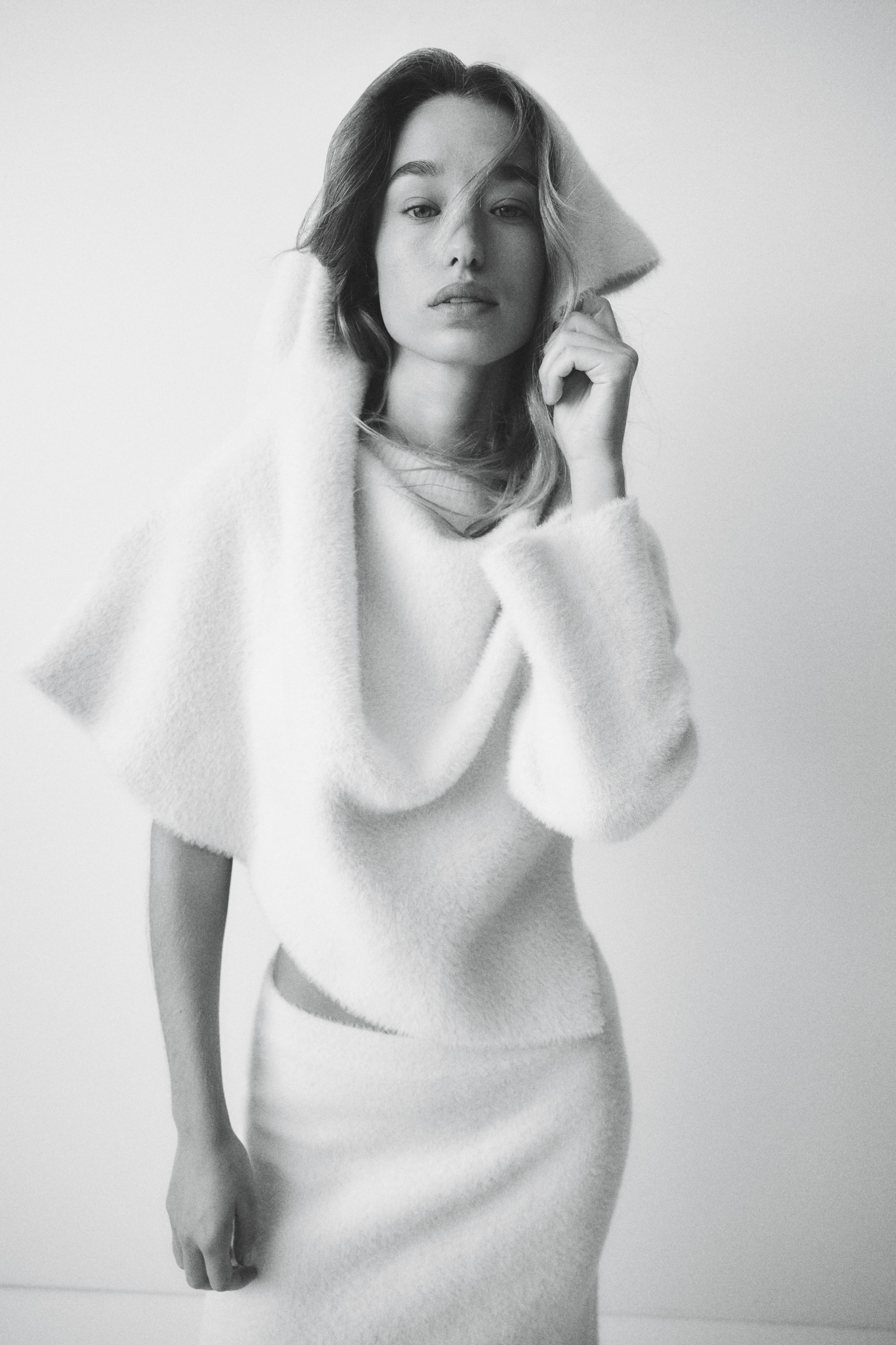 View larger image: Fuzzy-knit jumper - Cream - Ladies | H&M SG 1