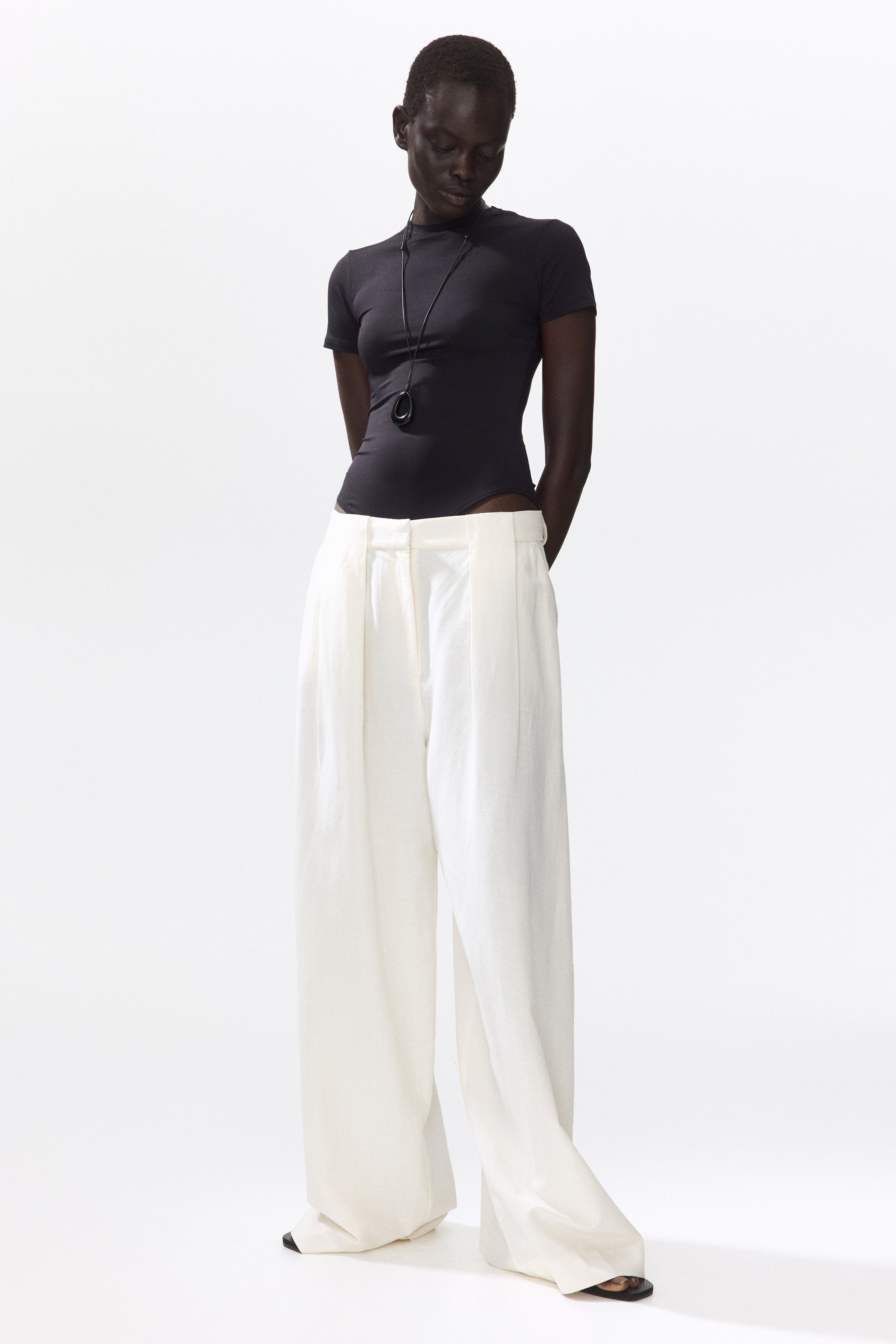 ボディ・フェイスケア ho-mi Women's Black Short-Sleeved Microfiber Bodysuit | H&M US