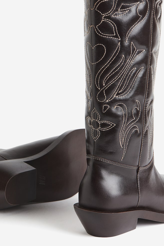 Knælange cowboystøvler i læder - Mørkebrun - 2