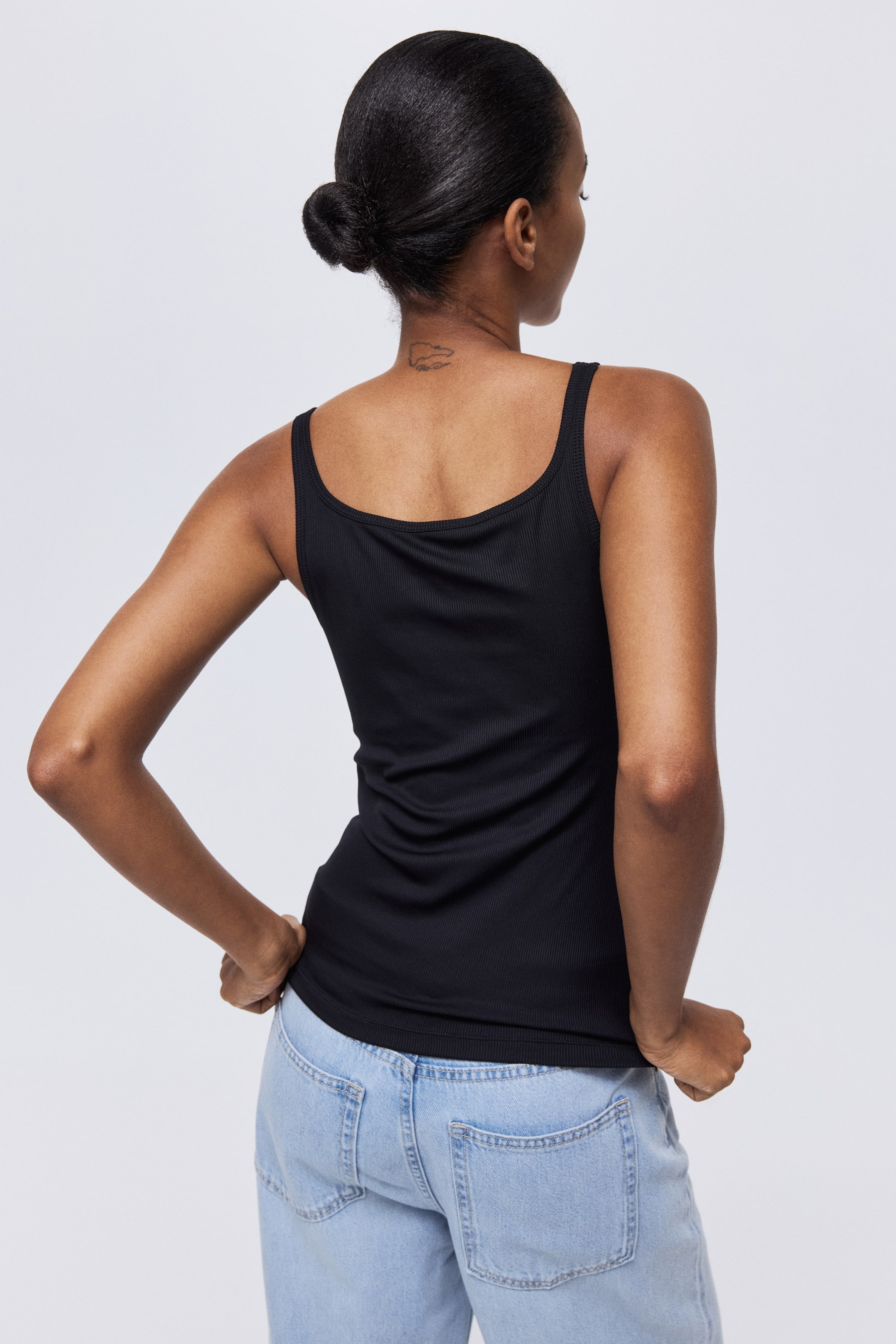 Xem ảnh lớn hơn: Áo ba lỗ liền áo ngực COOLMAX® - Màu đen - Ladies | H&M VN 3