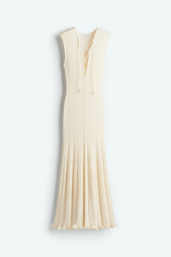 Geripptes Strickkleid mit Schnürung - Cremefarben - 1