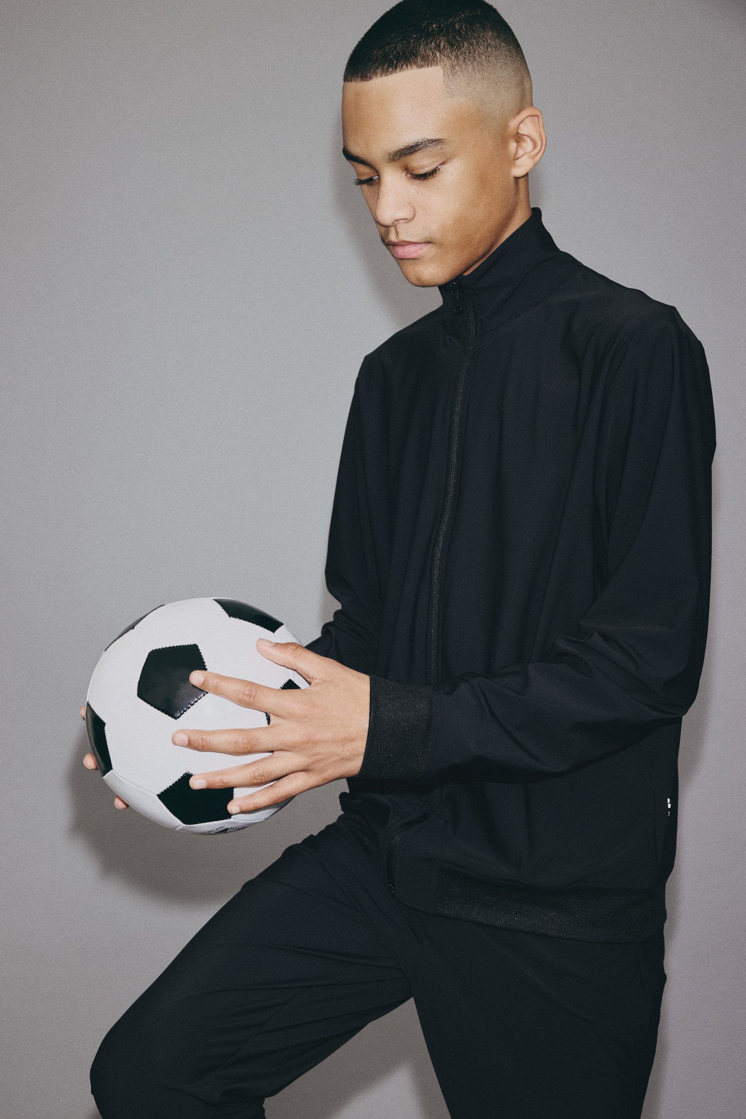 Детская куртка H&M Soccer Track Jacket with DryMove™, цвет: Чёрный — фото 4