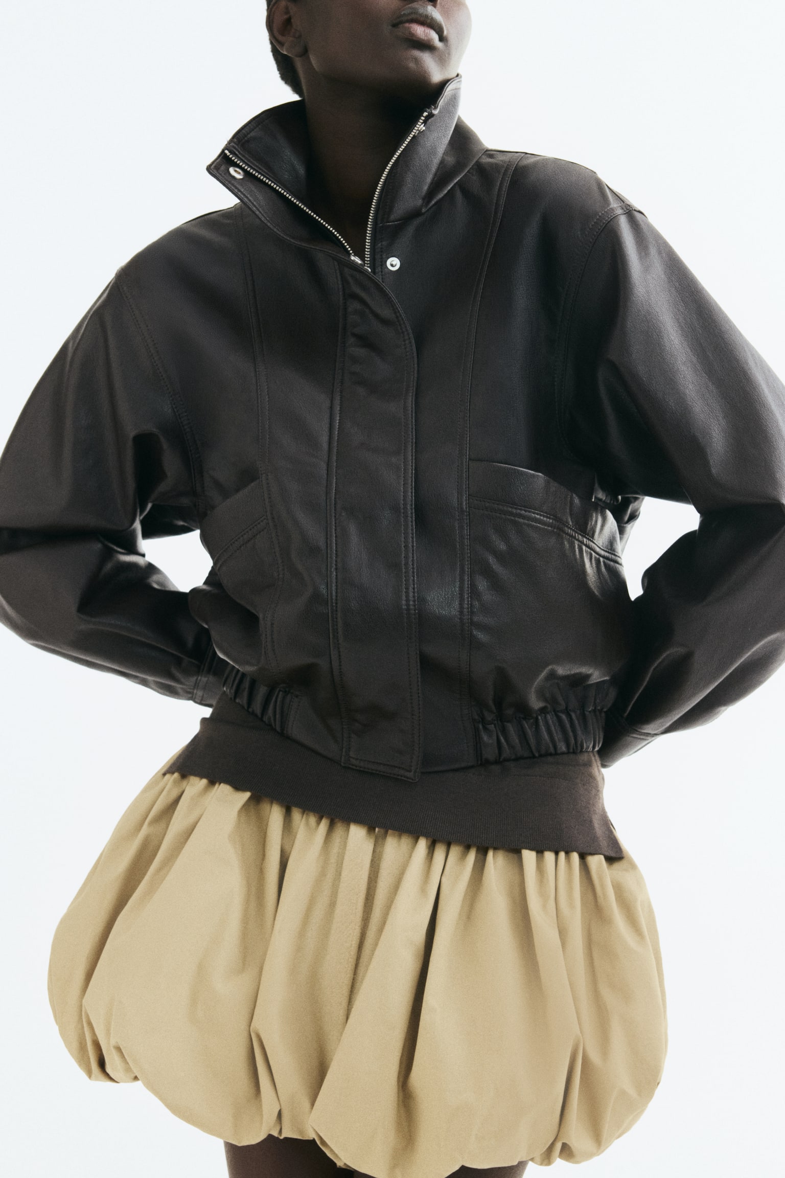 Женская куртка H&M Oversized Coated, цвет: Тёмный коричневый — фото 4