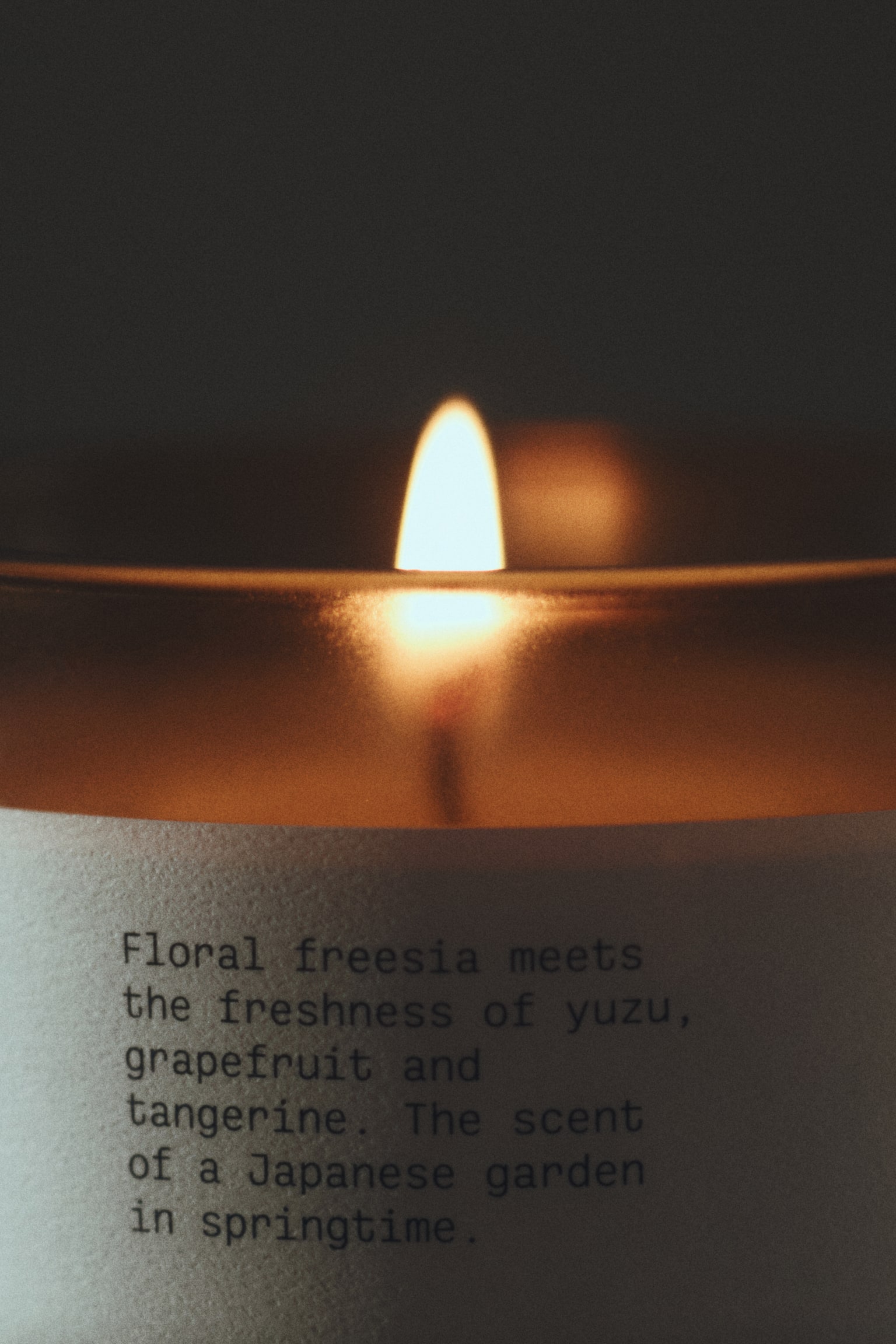 Scented candle in glass holder - Yuzu Blossom/Sublime Patchouli/Crisp Cotton - 2