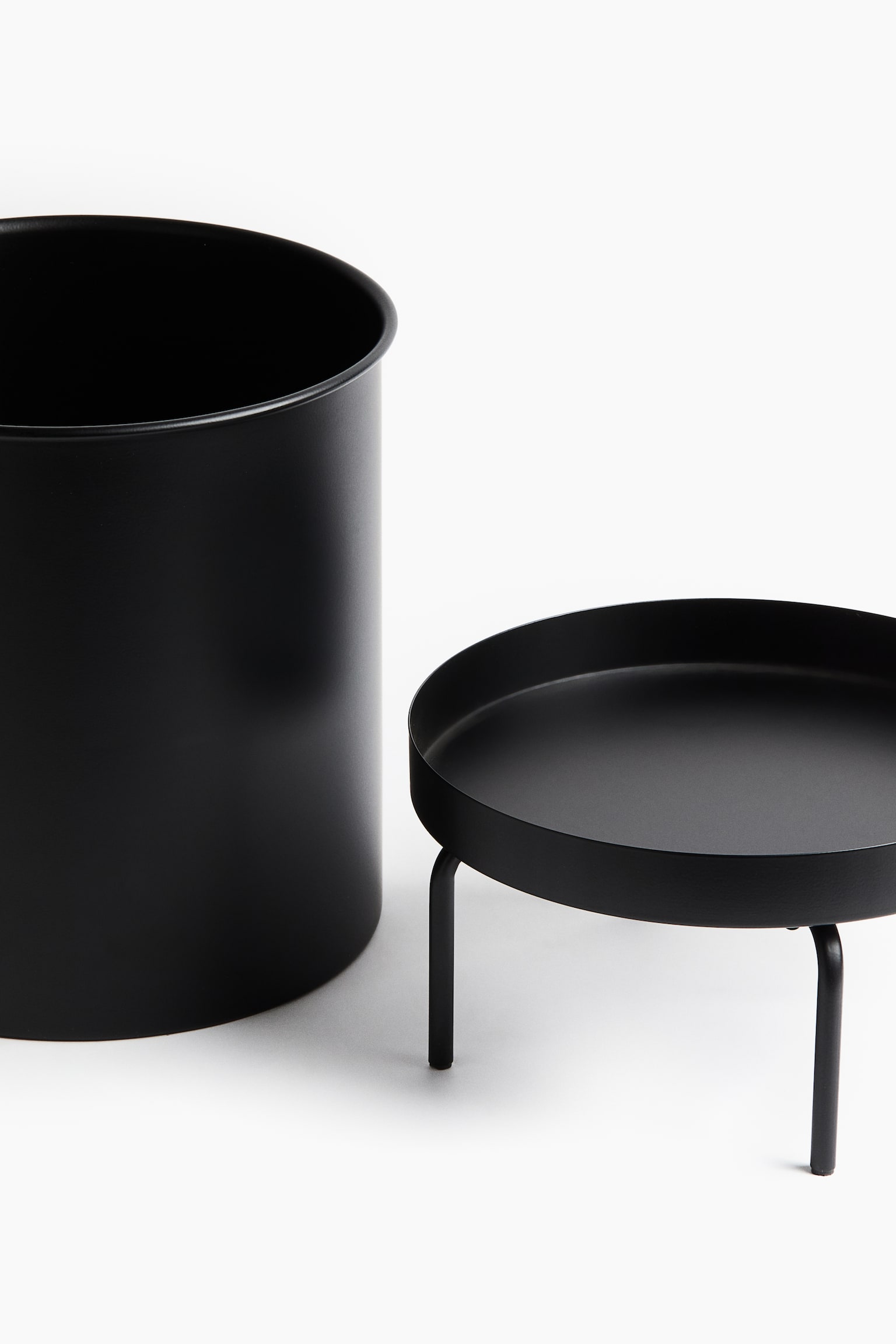 Large plant pot on a stand - Black - 4