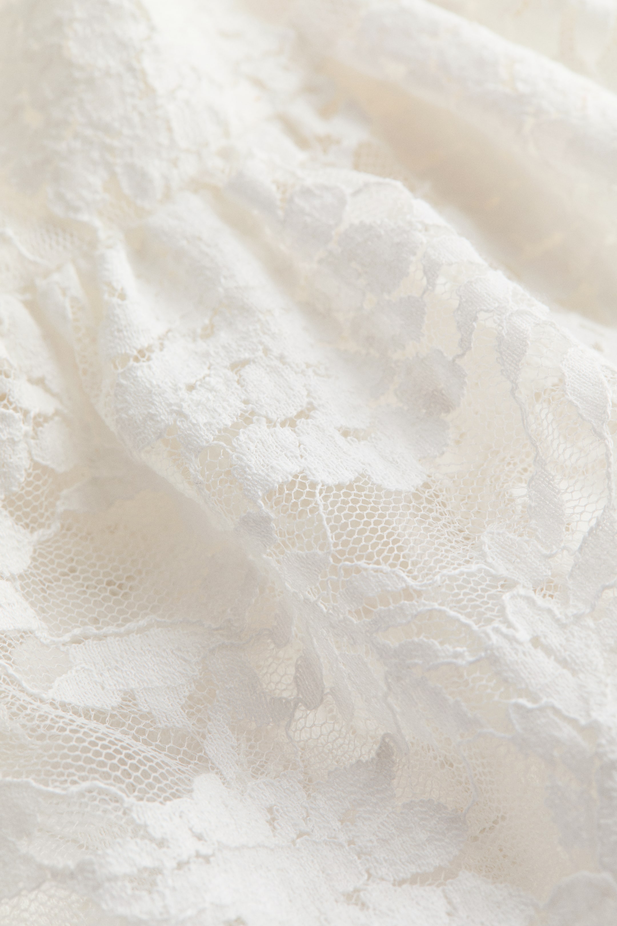 Blouse à volant en dentelle