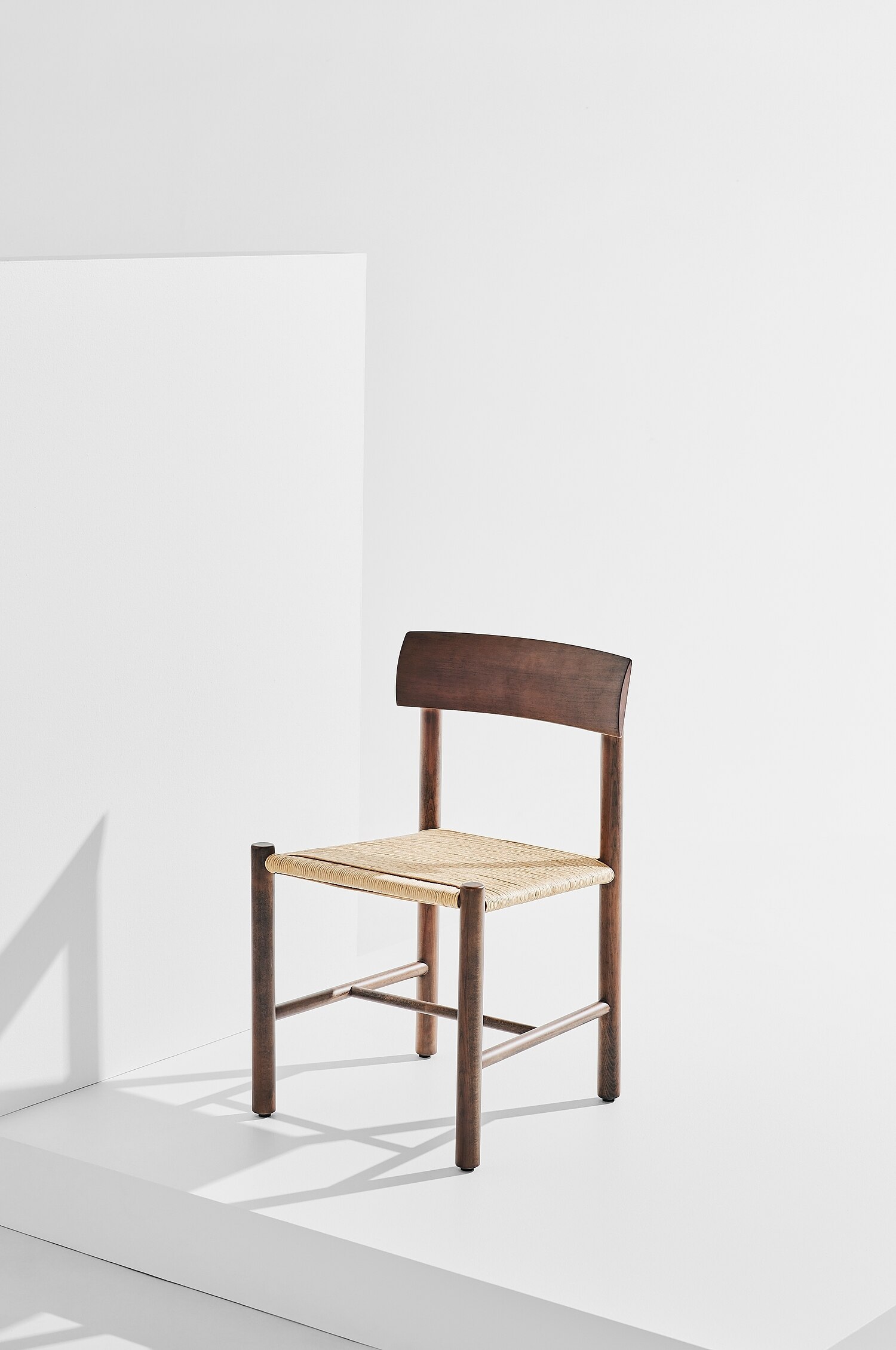 Chaise Ines - Hêtre Teinté Noyer/Chêne Naturel/Rouge