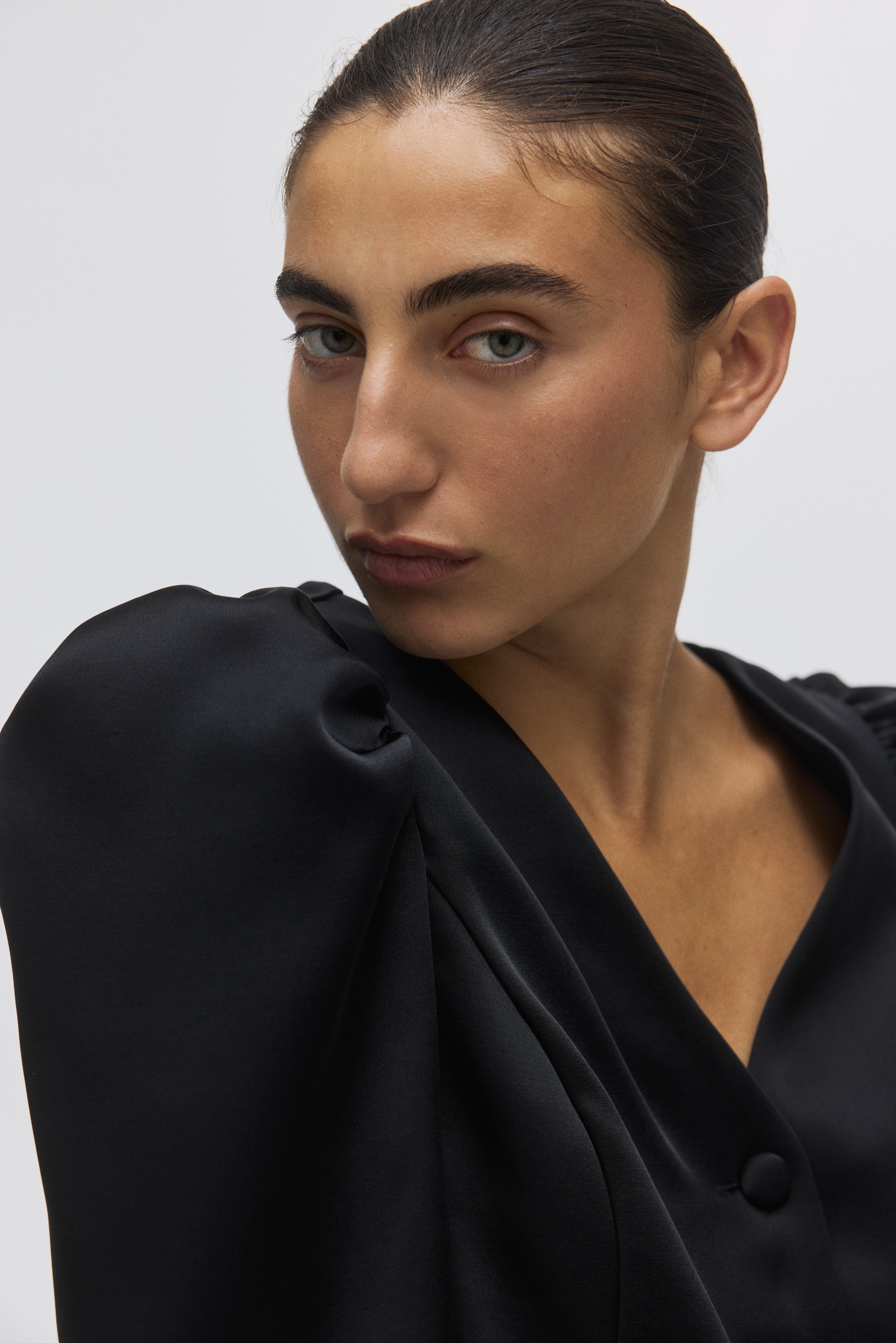 Camicetta con maniche a sbuffo - Nero