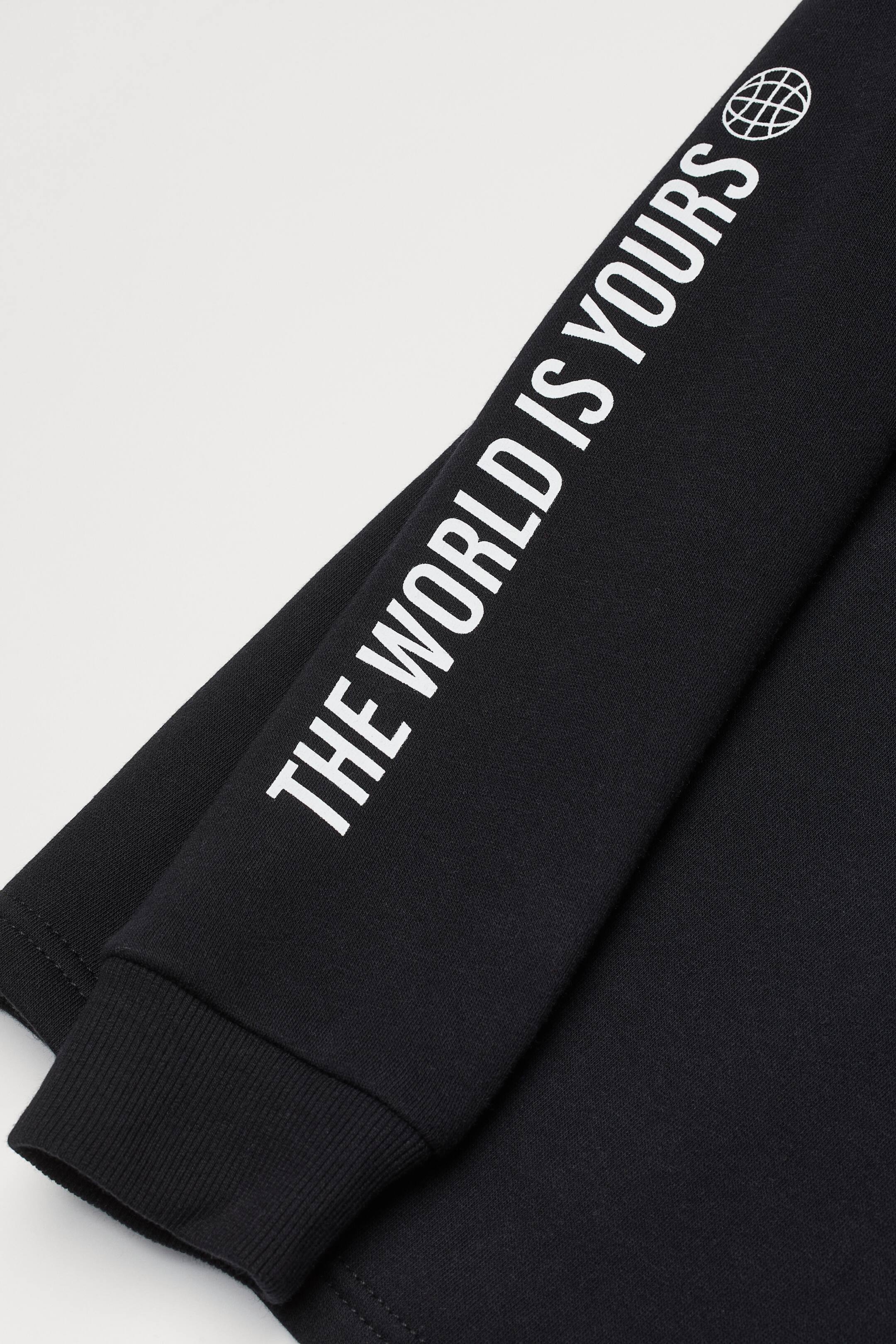 Προβολή μεγαλύτερης εικόνας: Φούτερ με κουκούλα και τύπωμα - Μαύρο/WRLD - Kids | H&M GR 2