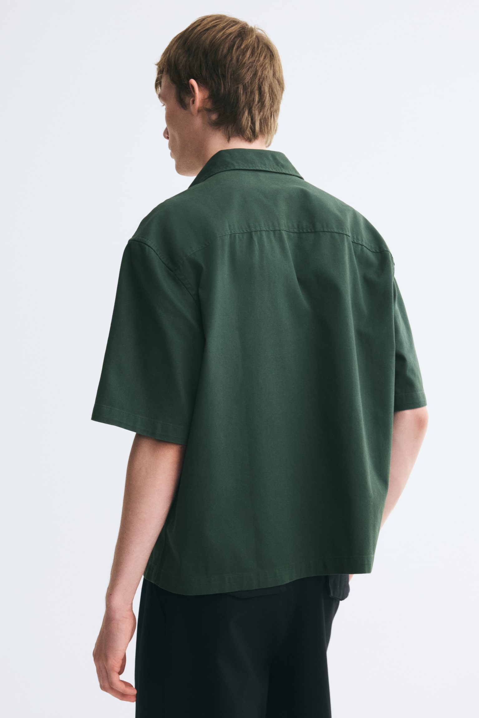 Мужская рубашка H&M Relaxed-Fit Short-Sleeved Appliquéd, цвет: Тёмный зелёный — фото 5