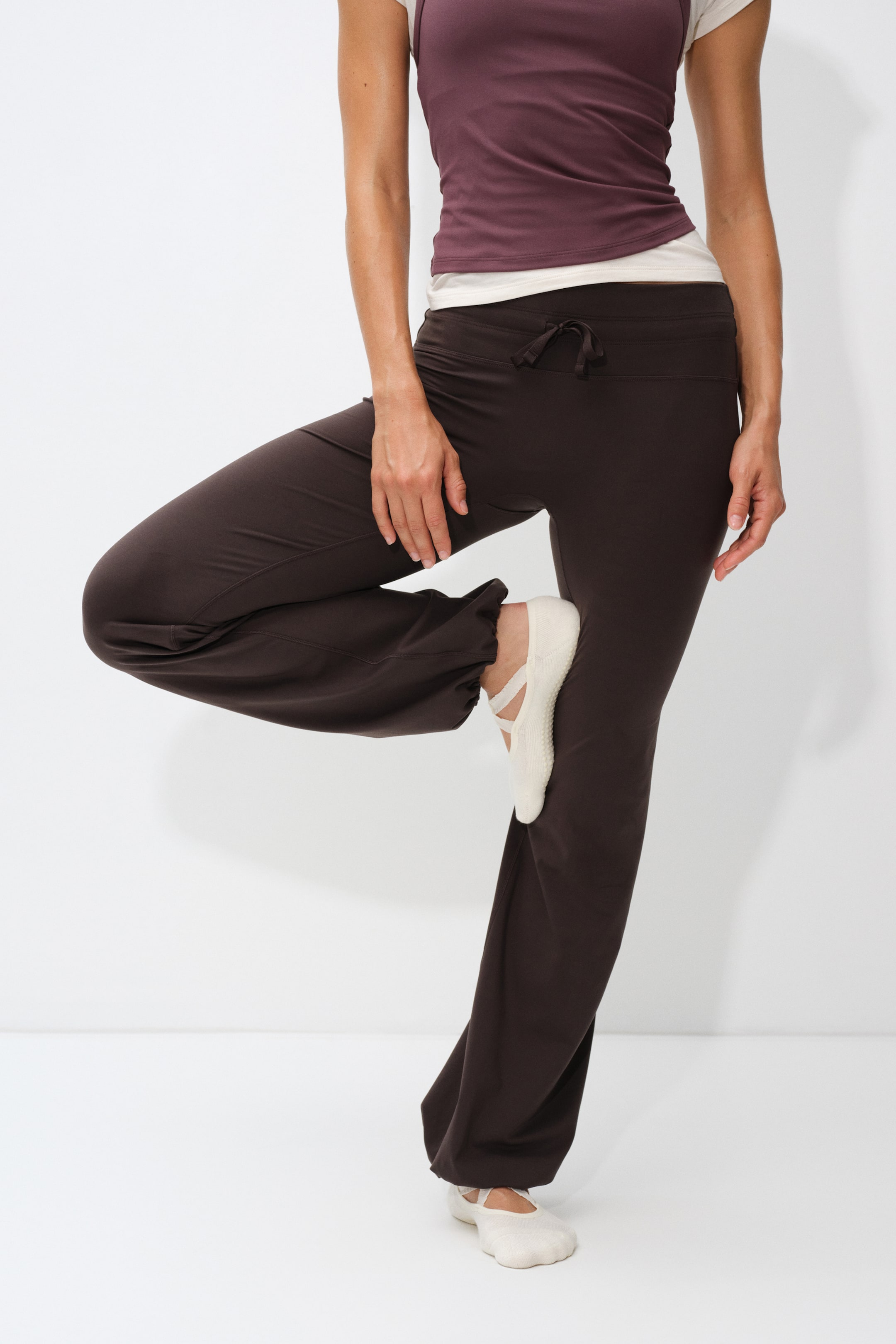 View larger image: Balloon sports leggings with SoftMove™ - Dark brown - Ladies | H&M 1