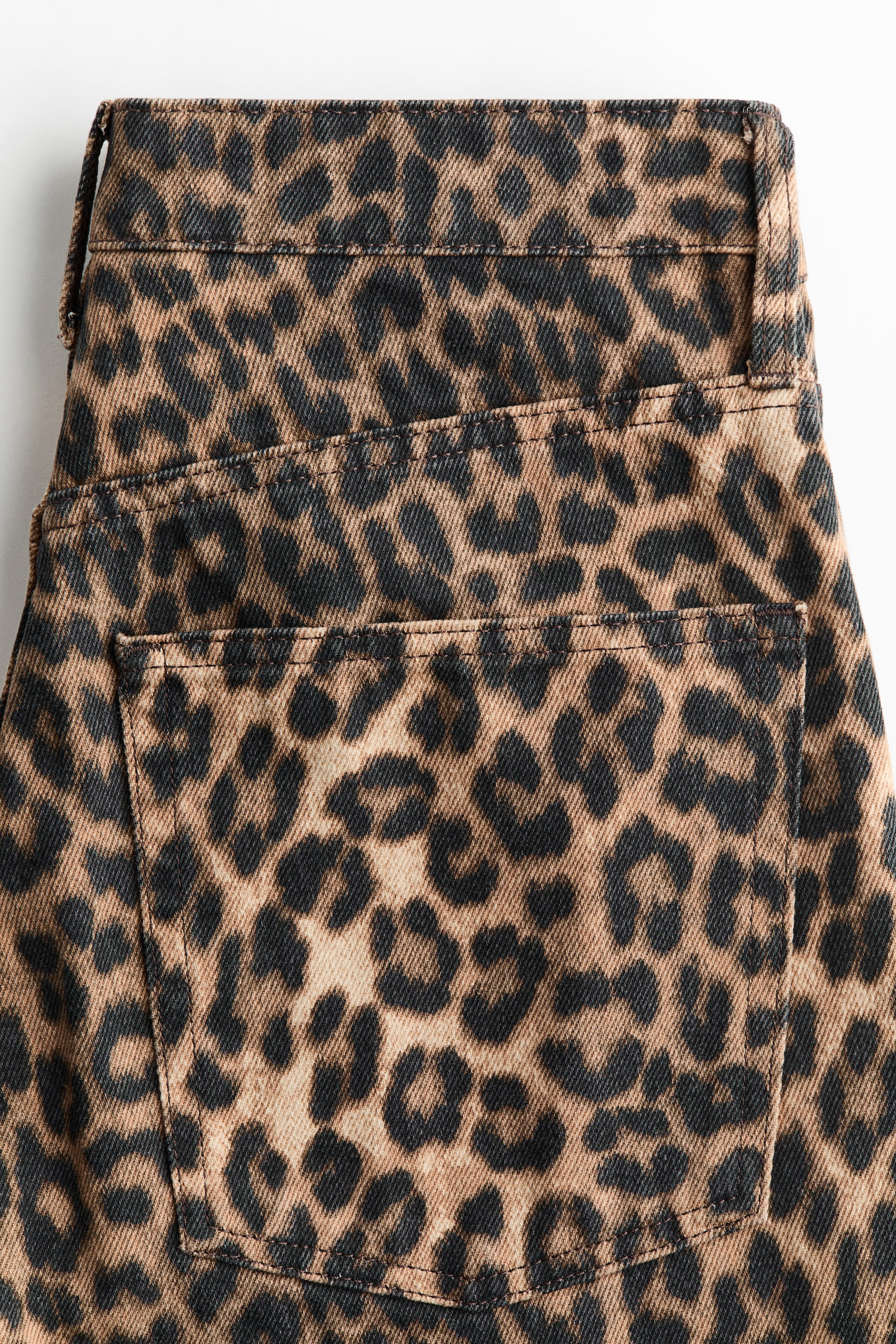 Barrel-Leg High-Waist Jeans