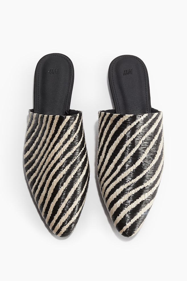Slip-ons i strå - Sort/Zebramønstret - 1