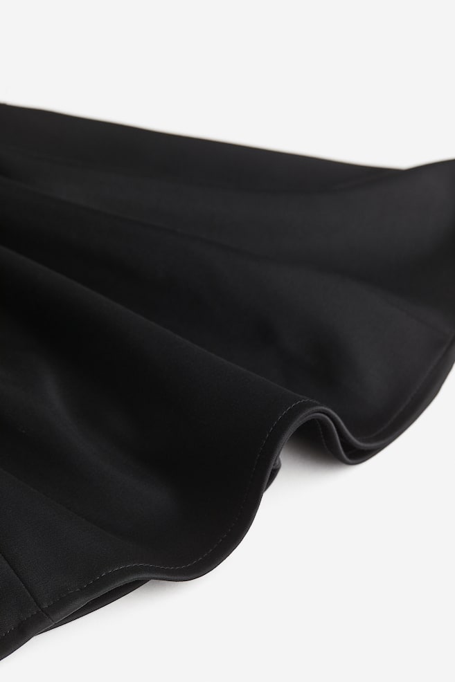 Robe en satin avec dos ouvert - Noir/Gris clair - 5