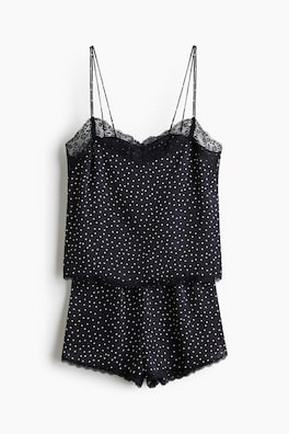 Satinpyjamas med spetskanter
