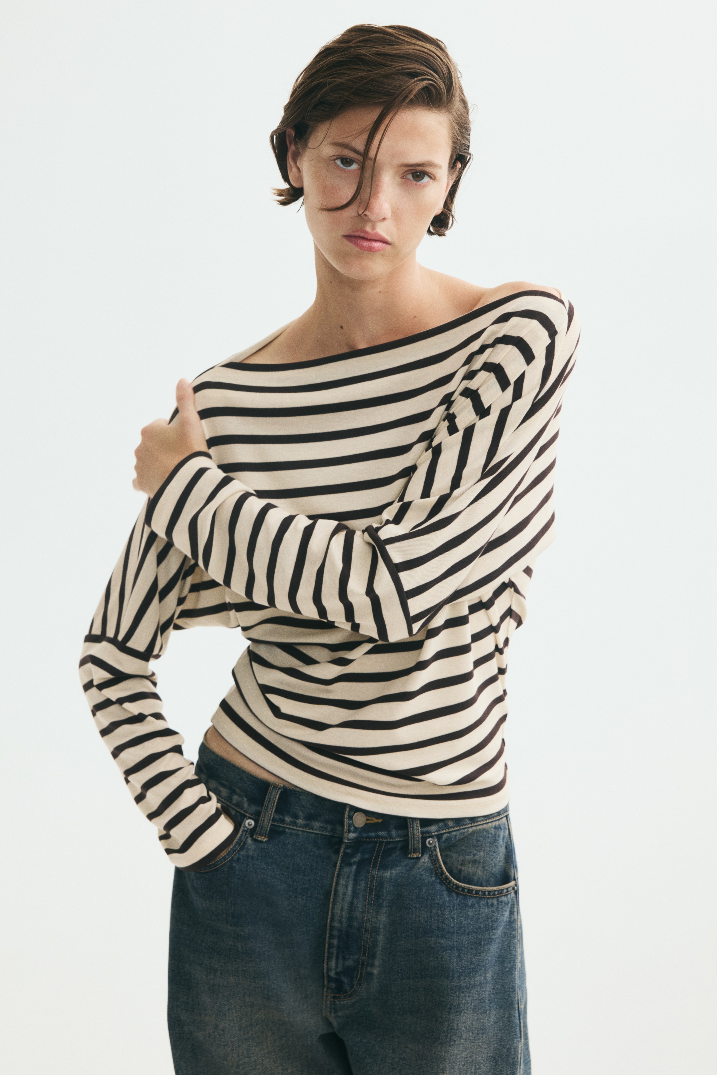Top con escote barco - Crema/Rayas marrón oscuro/Blanco/Rayas negras/Negro