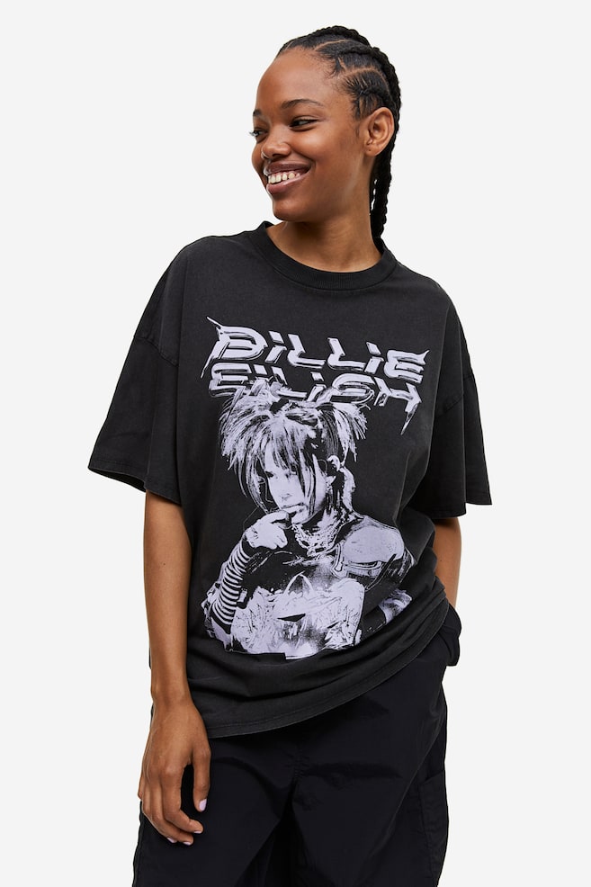 Oversized T-shirt med tryk - Sort/Billie Eilish - 1
