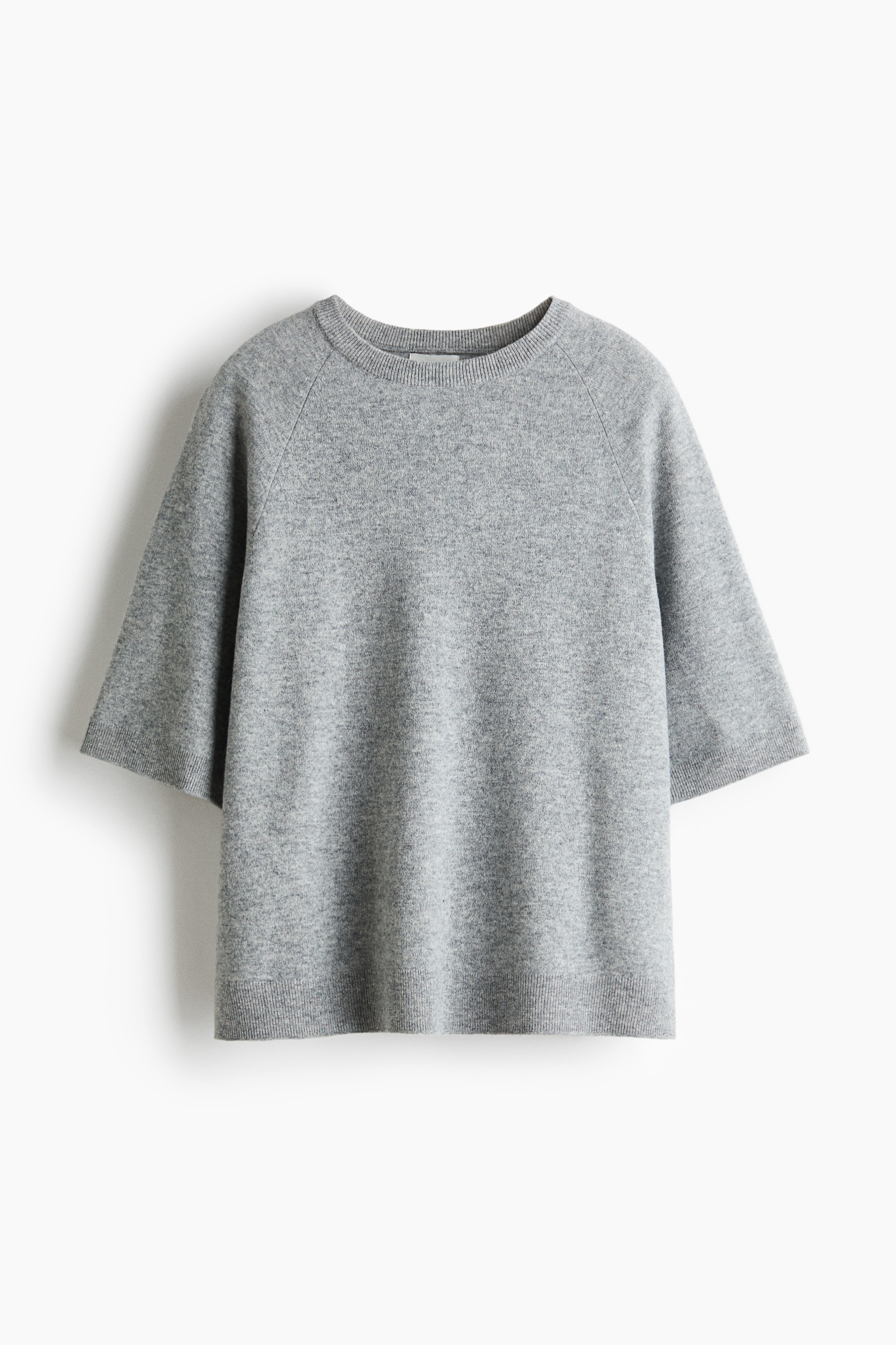 Short-sleeved wool topModel