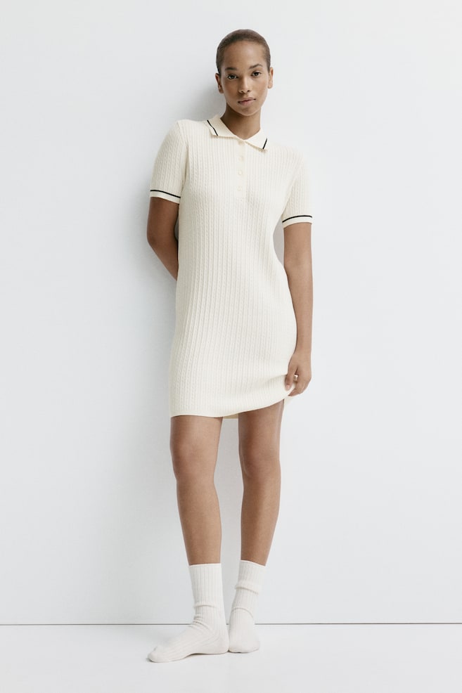 Abito a polo in maglia a trecce - Crema - 2