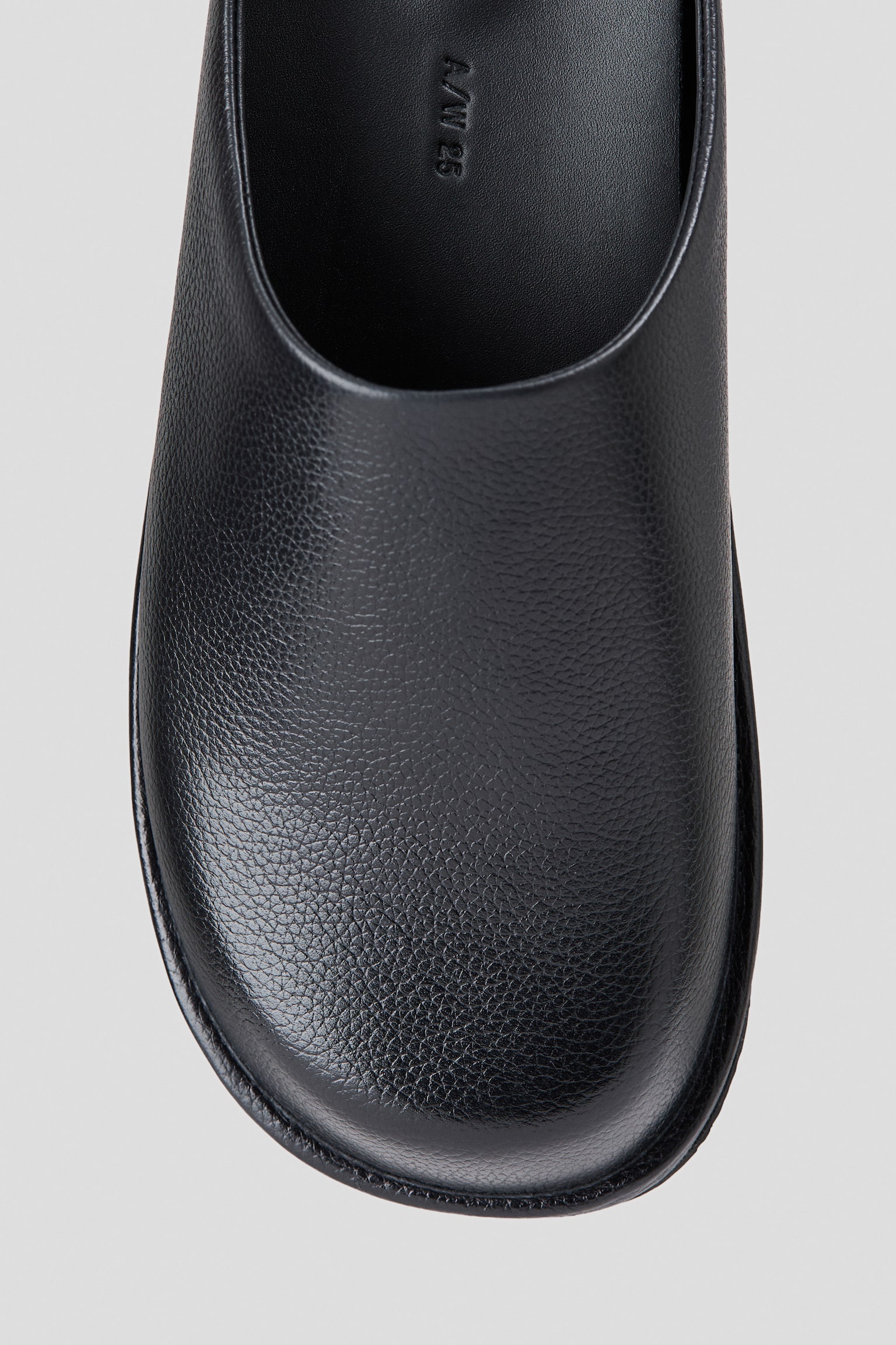 Skórzane klapki - Czarny - 4