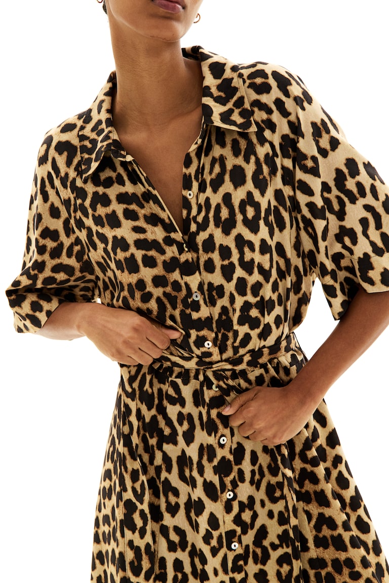 Vestido camisero con cinturón de anudar Beige/Estampado de