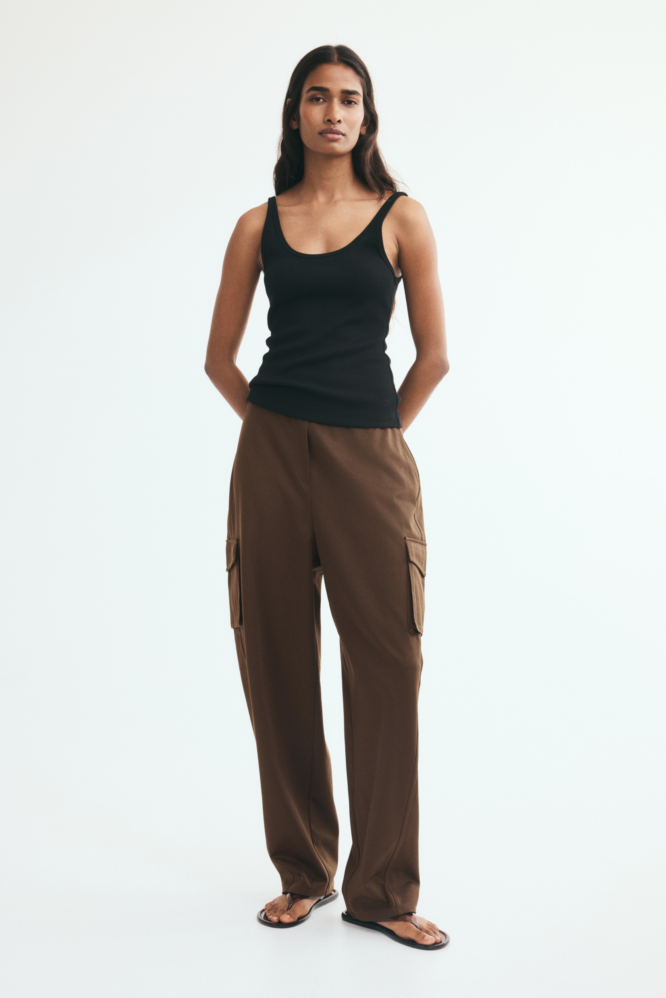 Pantalón cargo de corte holgadoAuxiliar