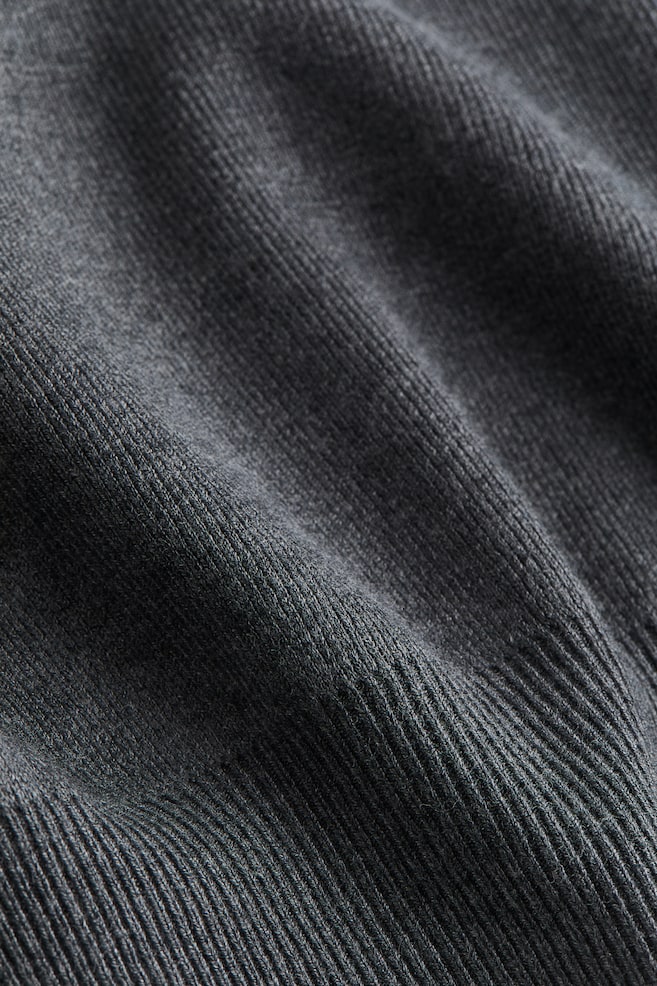 Genser med skulderputer - Mørk grå/Sort/Cream/Sort stripet - 4