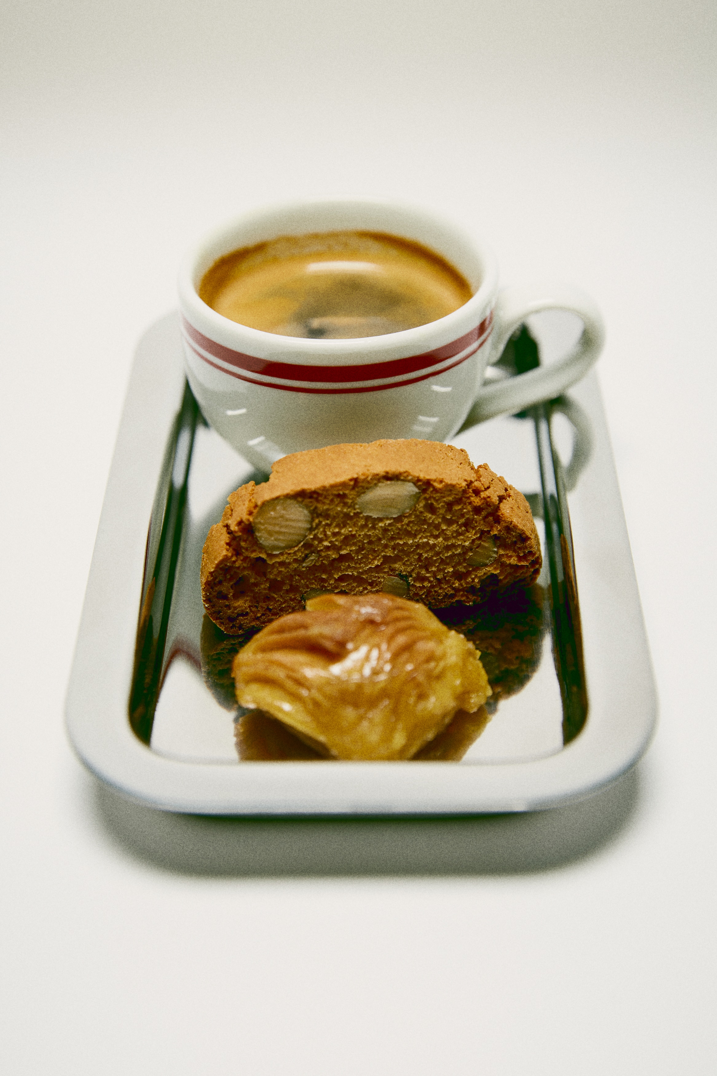 エスプレッソカップ&ソーサー 2客セット - ホワイト／レッド - Home