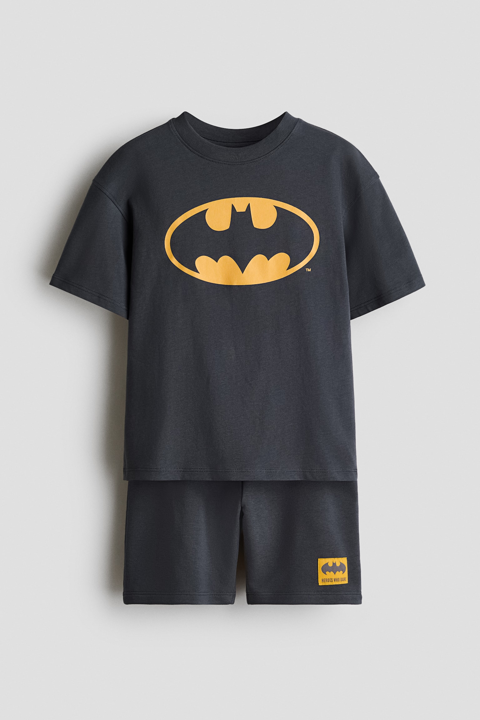 2-delat set med tryck - Mörkgrå/Batman/Vit/Minecraft/Mörkröd/Marvel Comics/Vit/Jurassic World/Mörkgrå/FIFA World Cup 2026™/Crèmevit/Minioner/Crèmevit/Bilar/Röd/Musse Pigg/Crèmevit/Super Mario/Vit/Hot Wheels/Mörkgrå/Marvel Comics/Grön/Minecraft/Svart/Pokémon