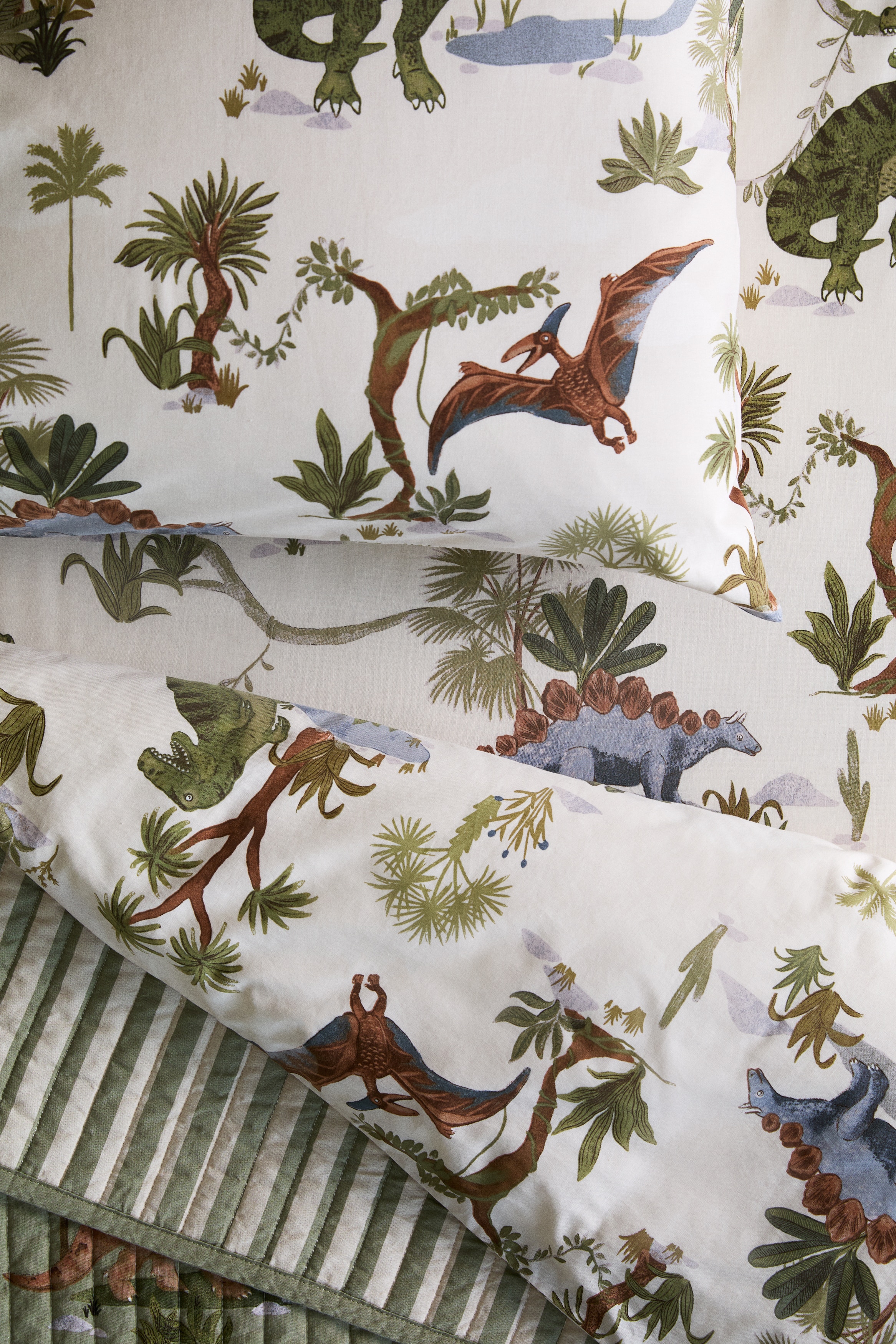 Patterned cotton fitted sheet - Light beige/Dinosaurs/Light green/Vehicles/Light pink/Fruits/Light yellow/Oranges/White/Hearts/Green/Dinosaurs/Old rose/Small flowers/White/Spotted/White/Clover/White/Stars/Light beige/Unicorns/Light beige/Dinosaurs/Dark blue/Space motifs/White/Hearts/White/Rainbows