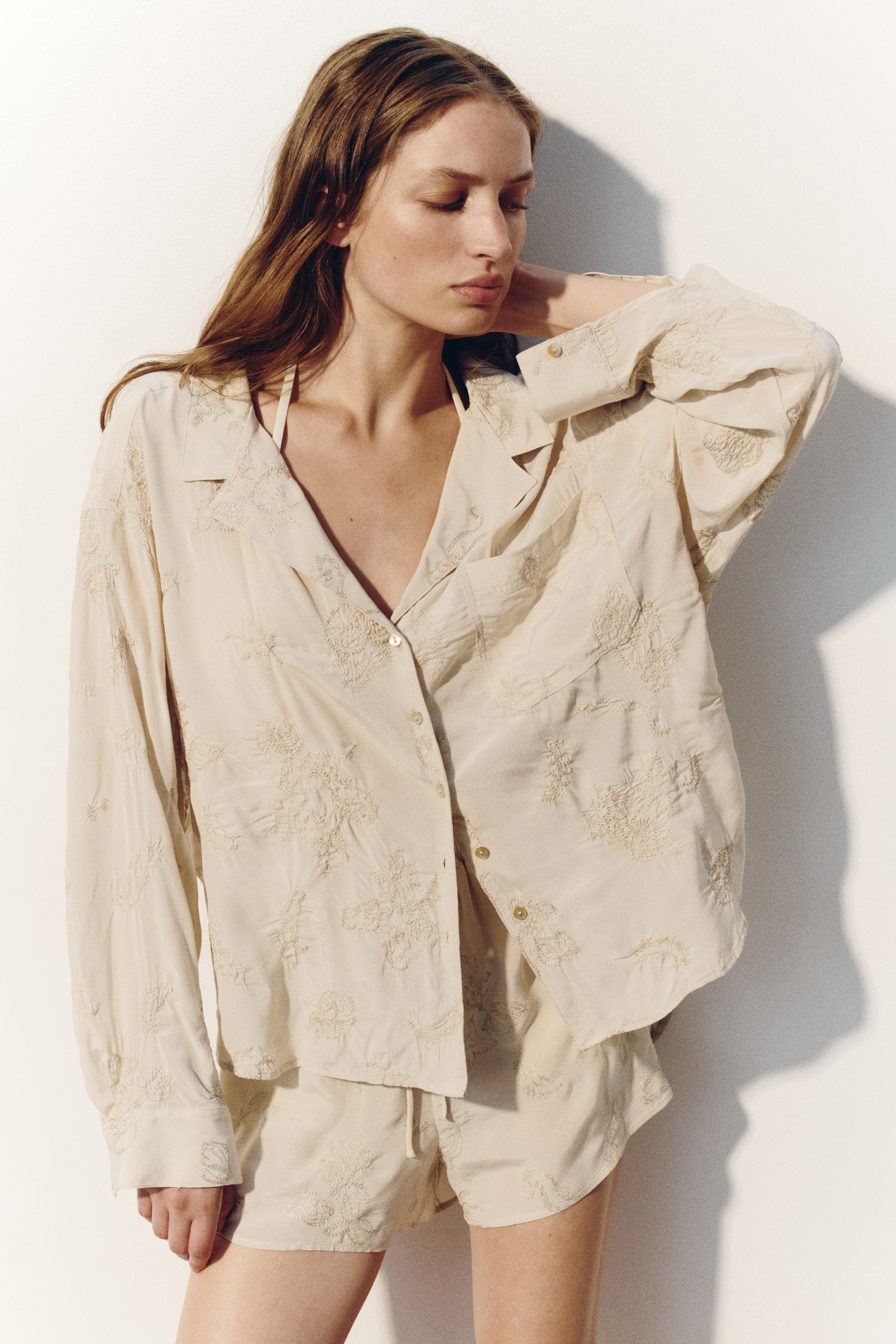 Женские рубашки H&M Embroidered Viscose Resort Shirt — фото 3