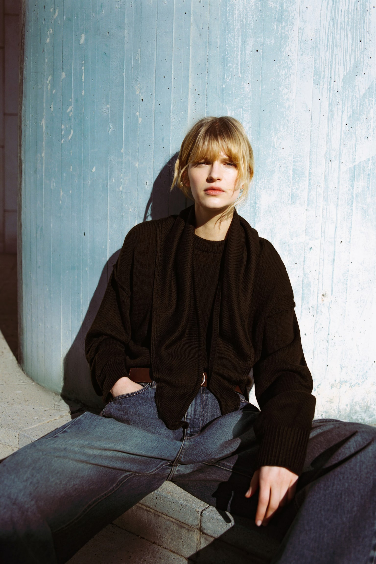 Jumper with scarf - Dark brown - 3