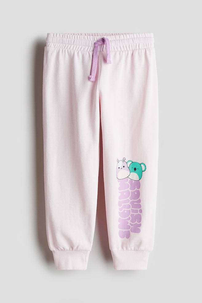 Joggpants aus Baumwolle mit Motivprint - Hellrosa/Squishmallows - 1