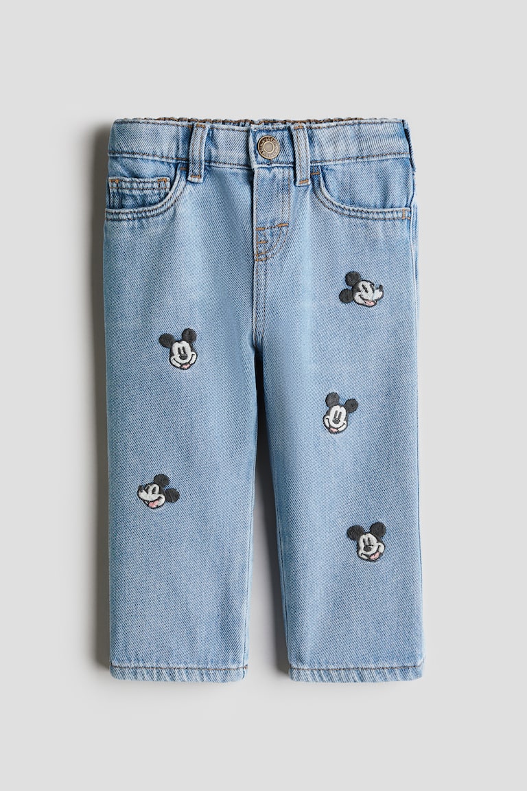 Jeans con dettagli ricamati Blu denim chiaro/Topolino BAMBINO