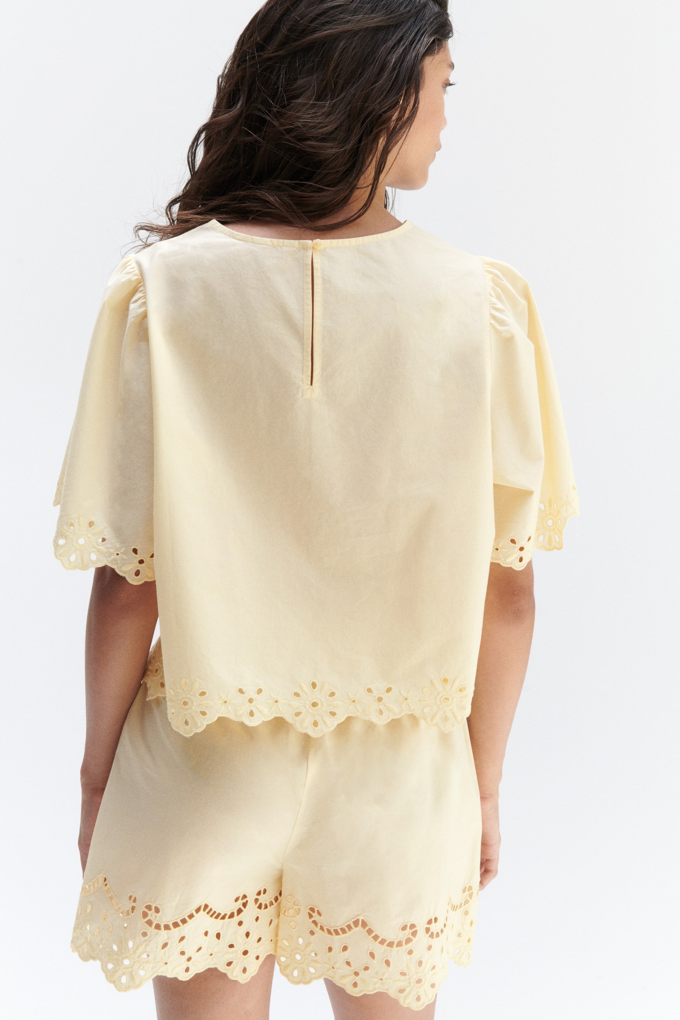 Short en coton avec broderie anglaise