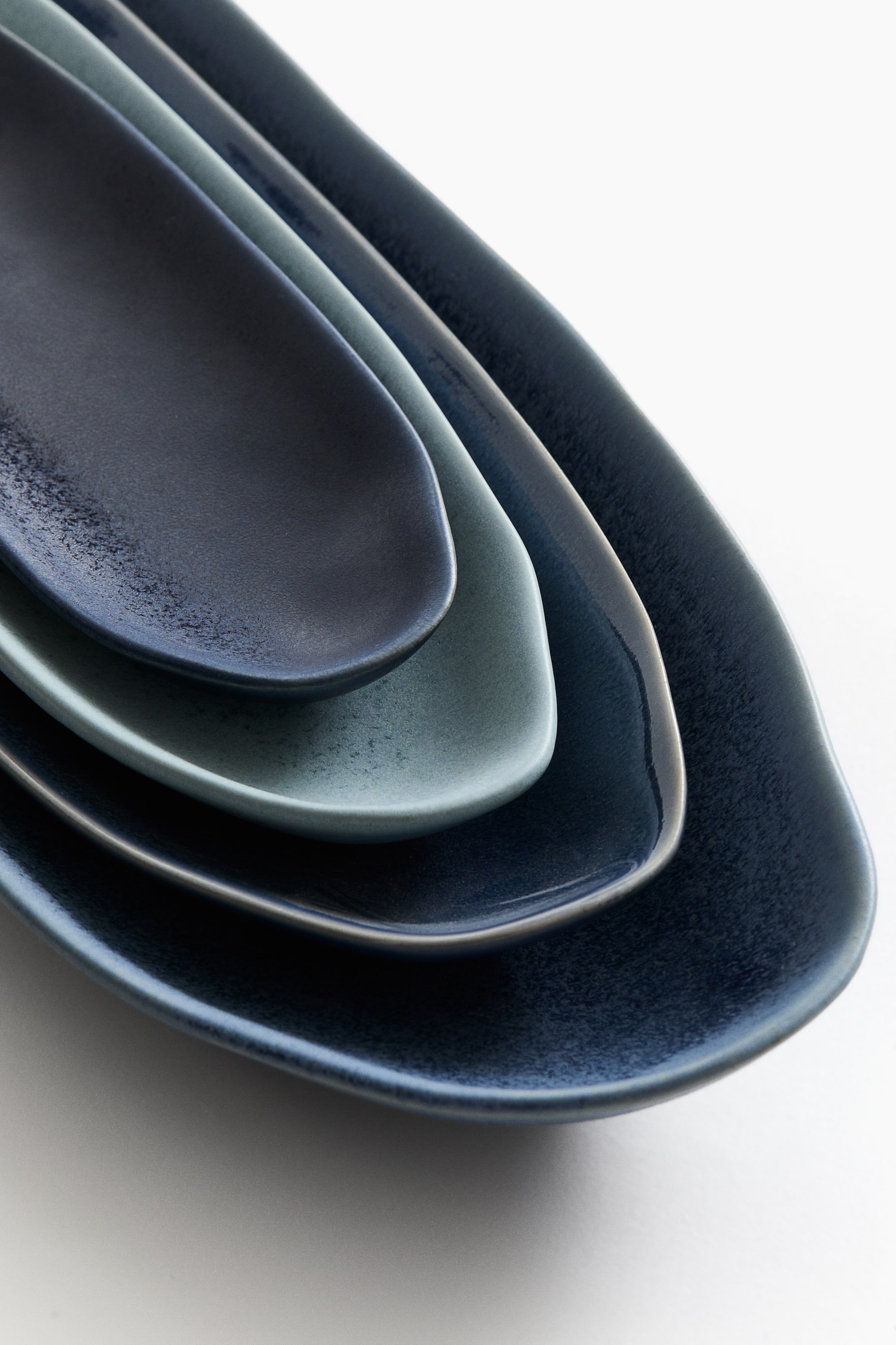 4-Piece Stoneware Serving Plate Set