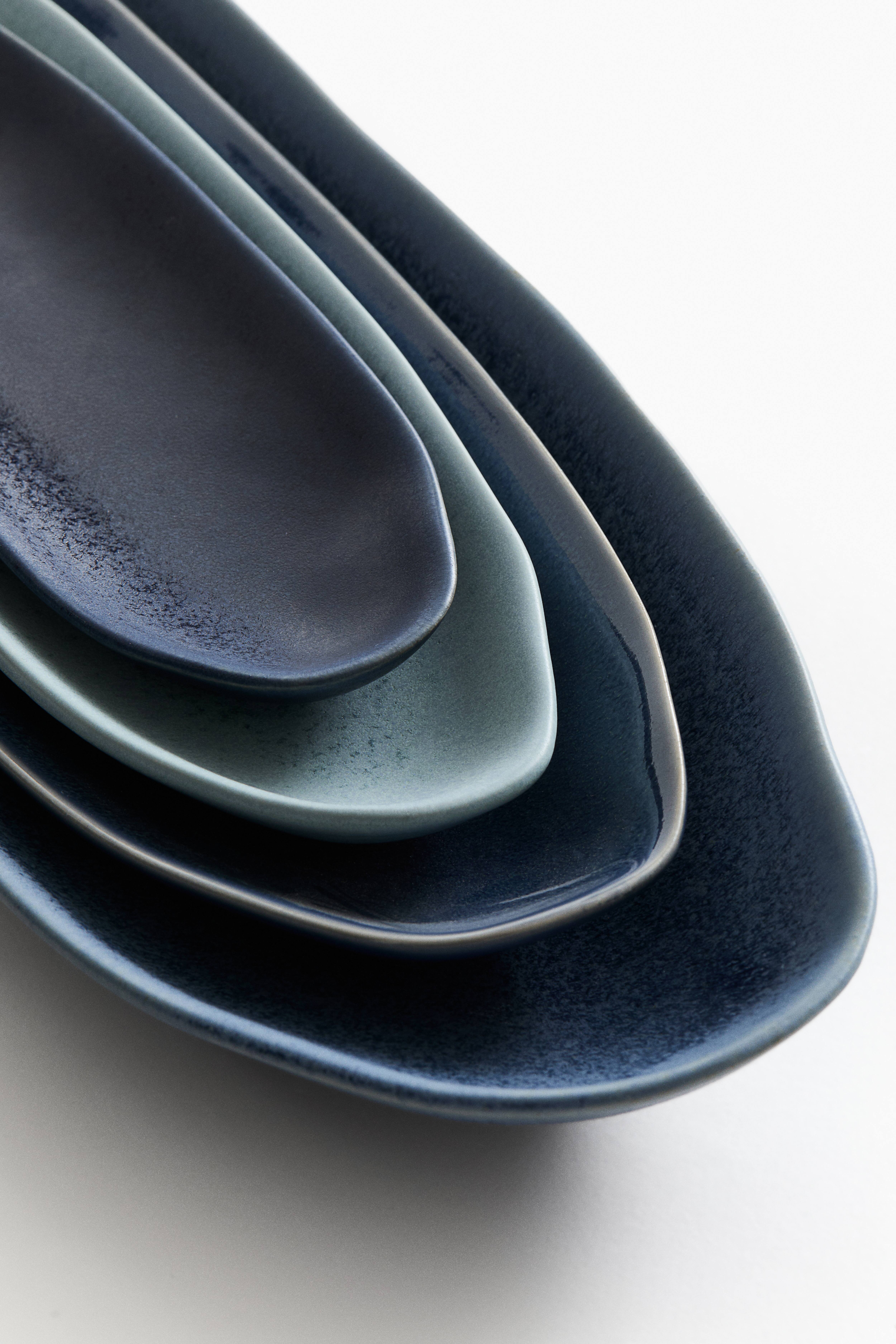 4-Piece Stoneware Serving Plate Set