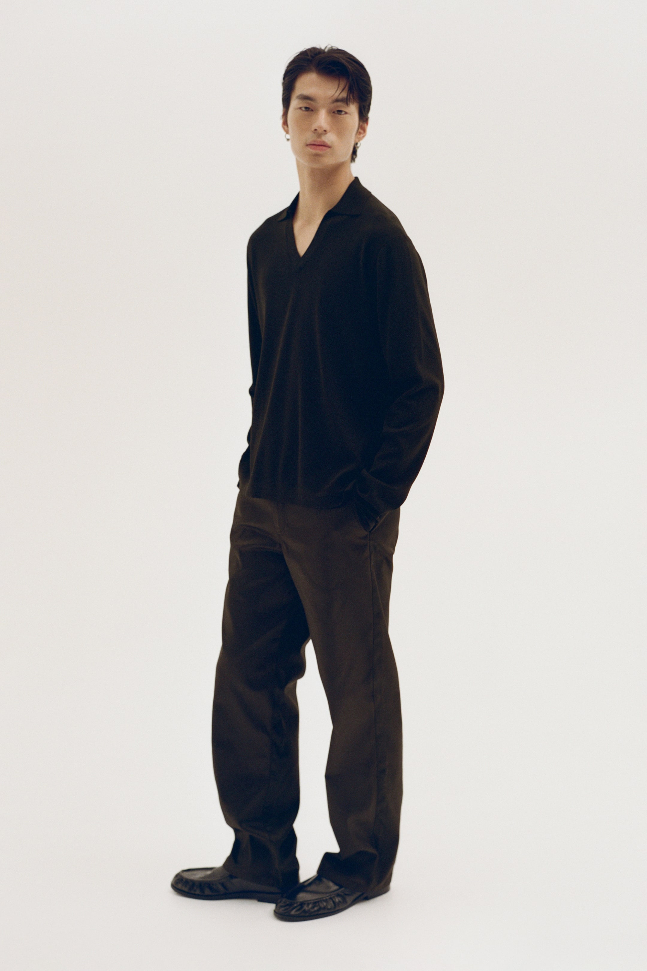 Visa större bild: Stickad pikétröja Cooling Regular Fit - Svart - HERR | H&M FI 1