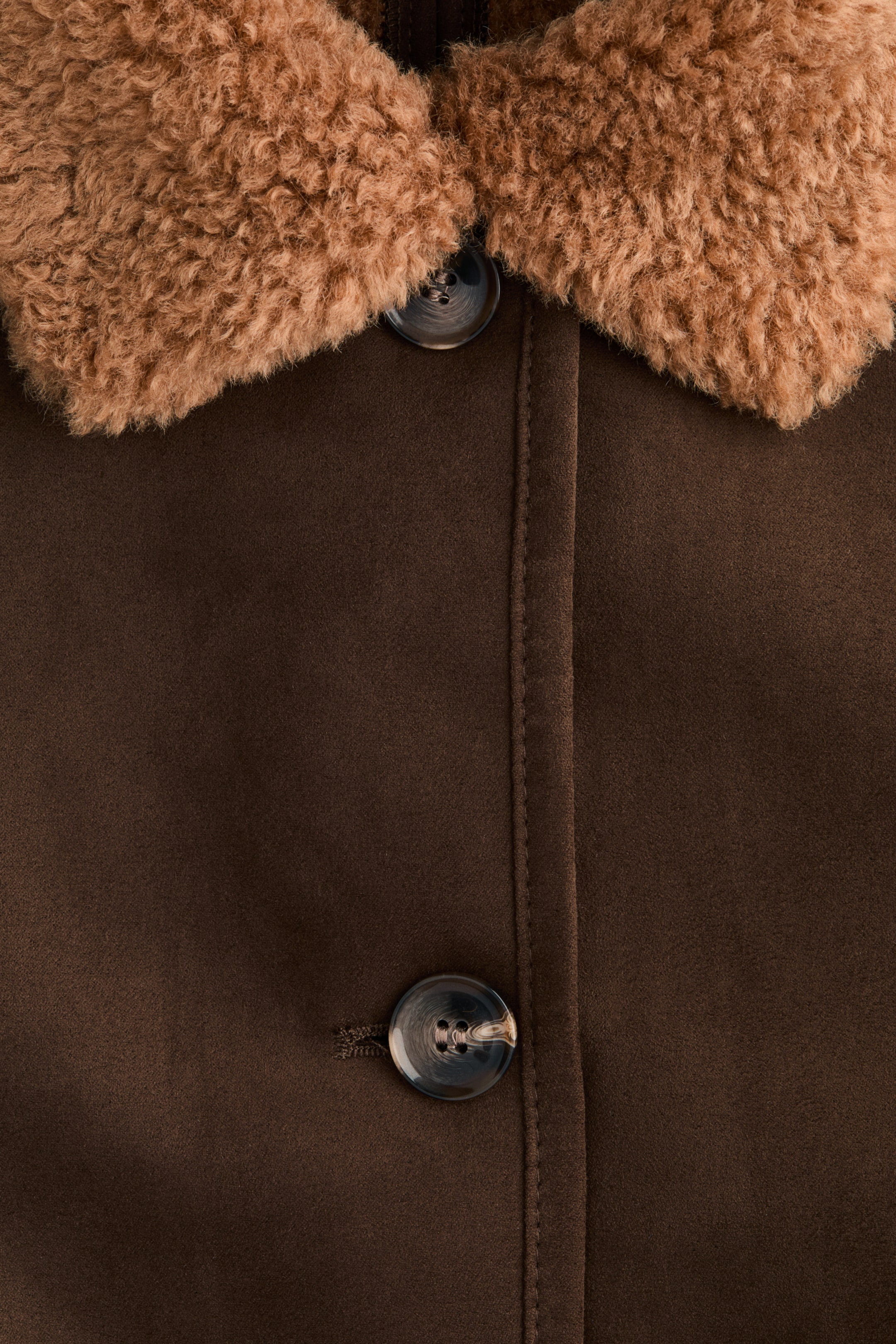 Ampliar la imagen: Saco con cuello de peluche - Café oscuro - Ladies | H&M MX 2