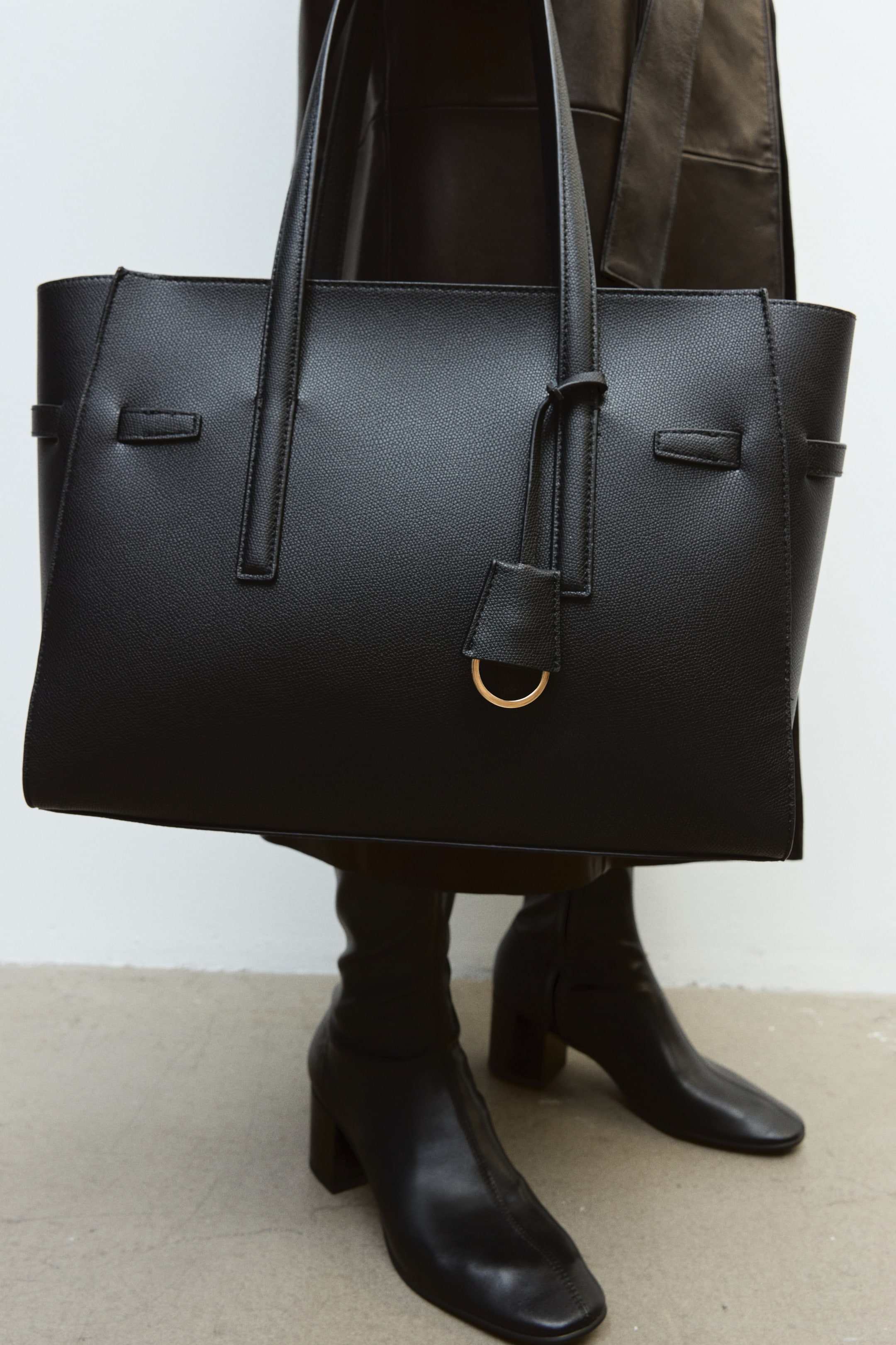View larger image: Tote bag - Black - Ladies | H&M 1