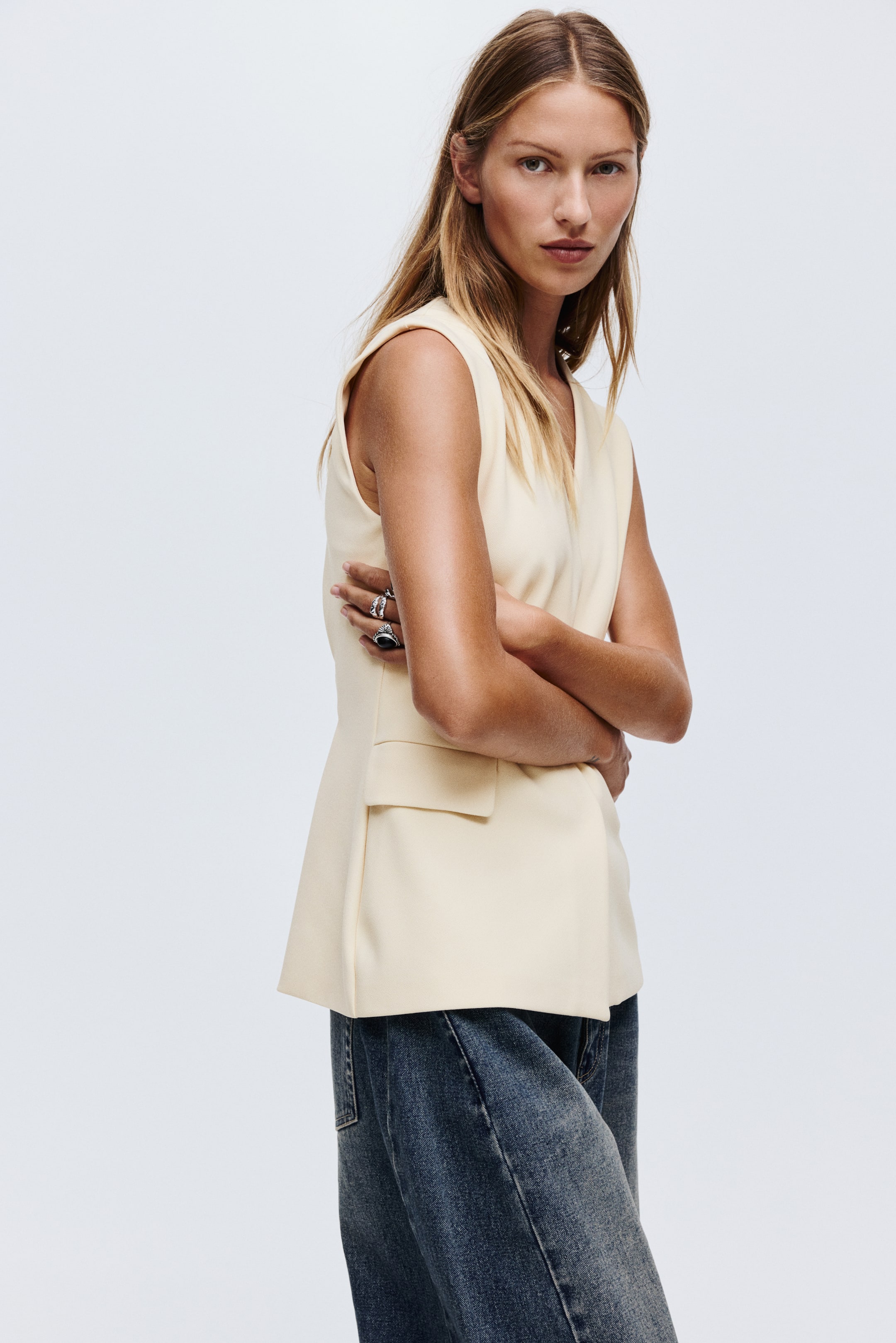 Visa större bild: Lång väst - Crèmevit - DAM | H&M FI 1