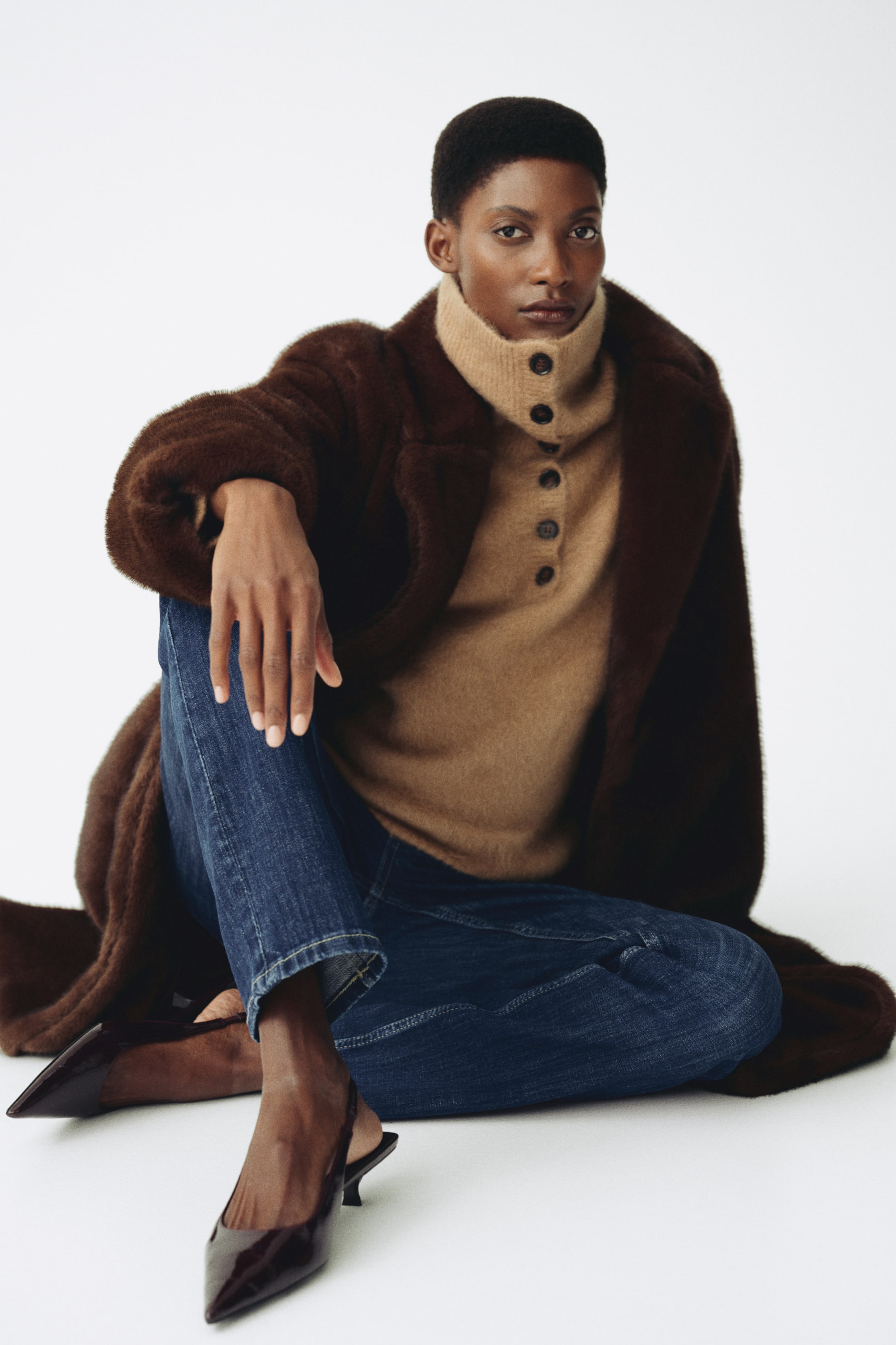 View larger image: MAMA Slim Straight High Jeans - Dark denim blue - Ladies | H&M 1